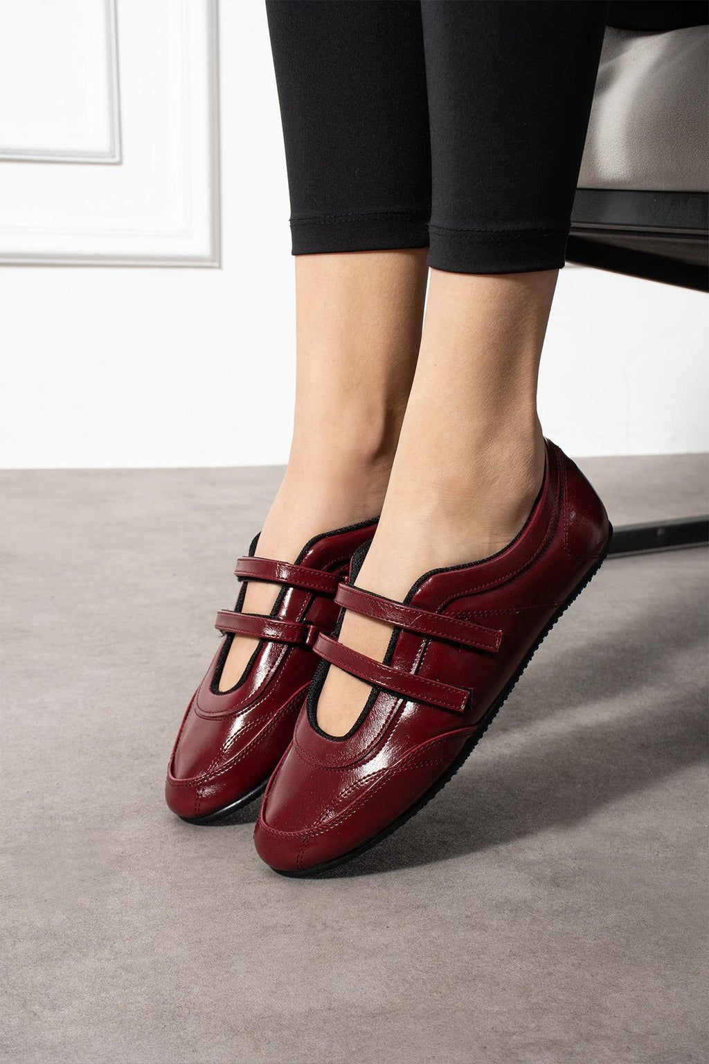 Despina Shoes Elvis Bordo Suni Deri Kadın Babet – model üzerinde görünüm 1