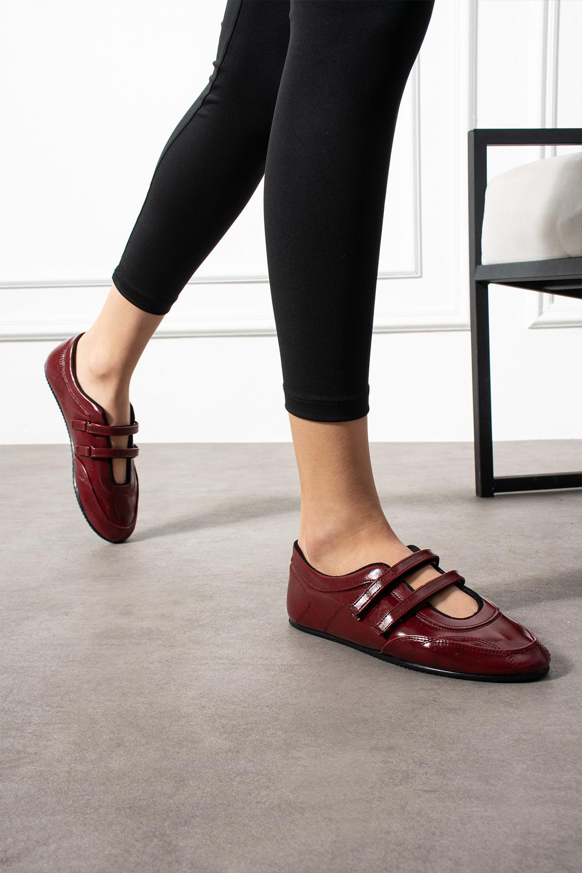 Despina Shoes Elvis Bordo Suni Deri Kadın Babet – model üzerinde görünüm 3