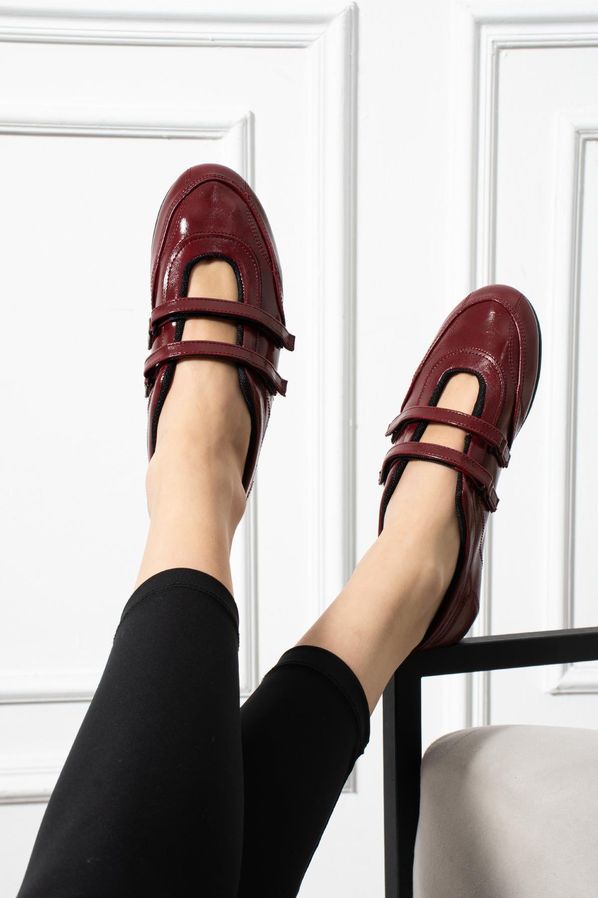 Despina Shoes Elvis Bordo Suni Deri Kadın Babet – model üzerinde görünüm 5