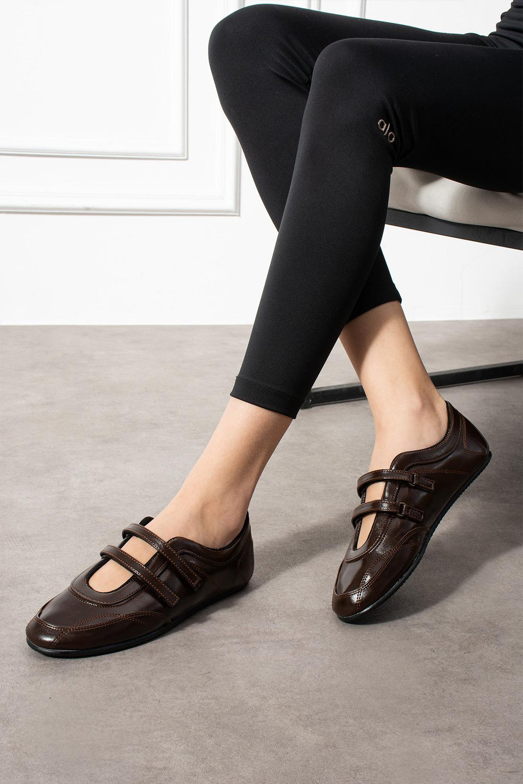 Despina Shoes Elvis Kahverengi Suni Materyal Kadın Babet – model üzerinde görünüm 2