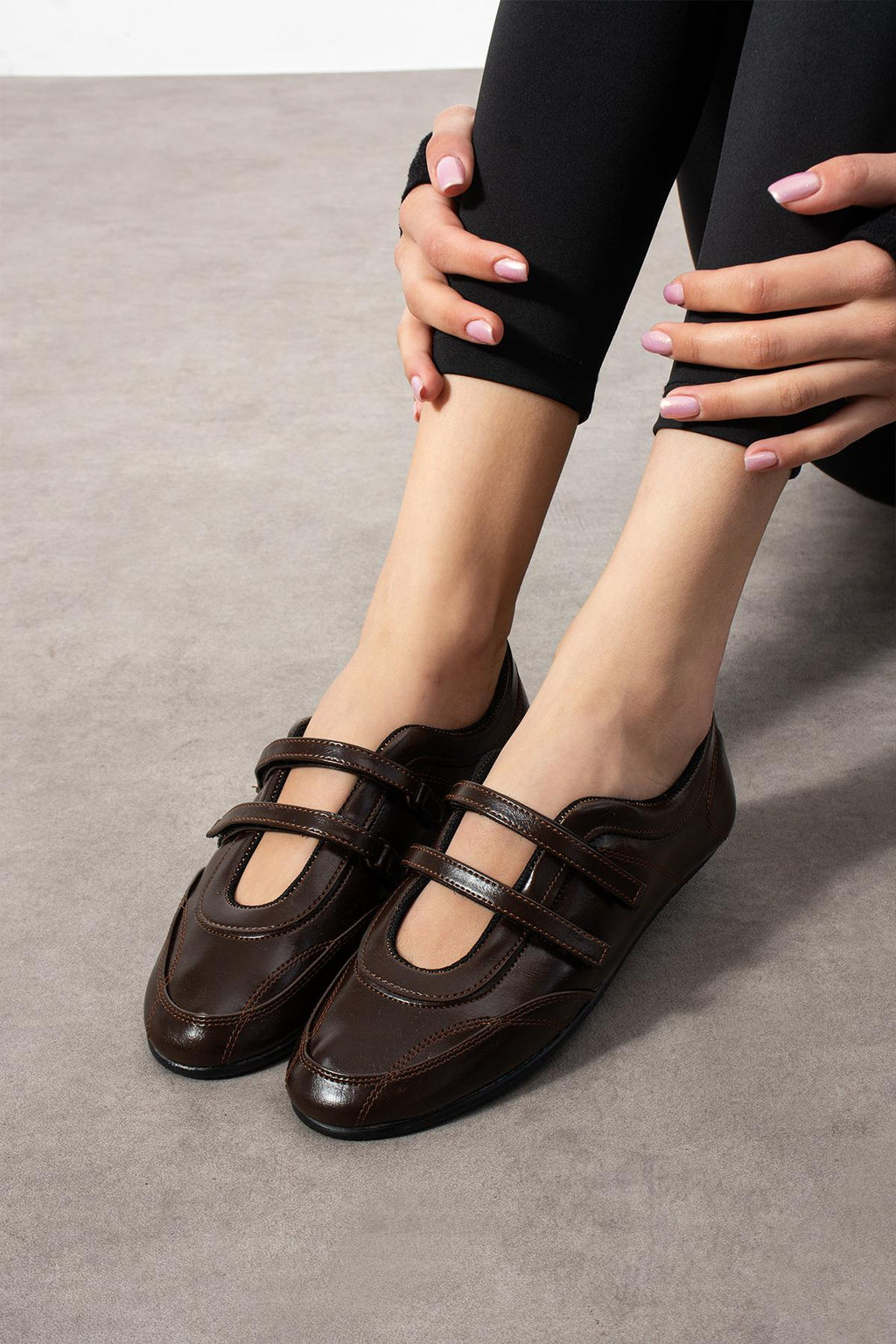 Despina Shoes Elvis Kahverengi Suni Materyal Kadın Babet – model üzerinde görünüm 3