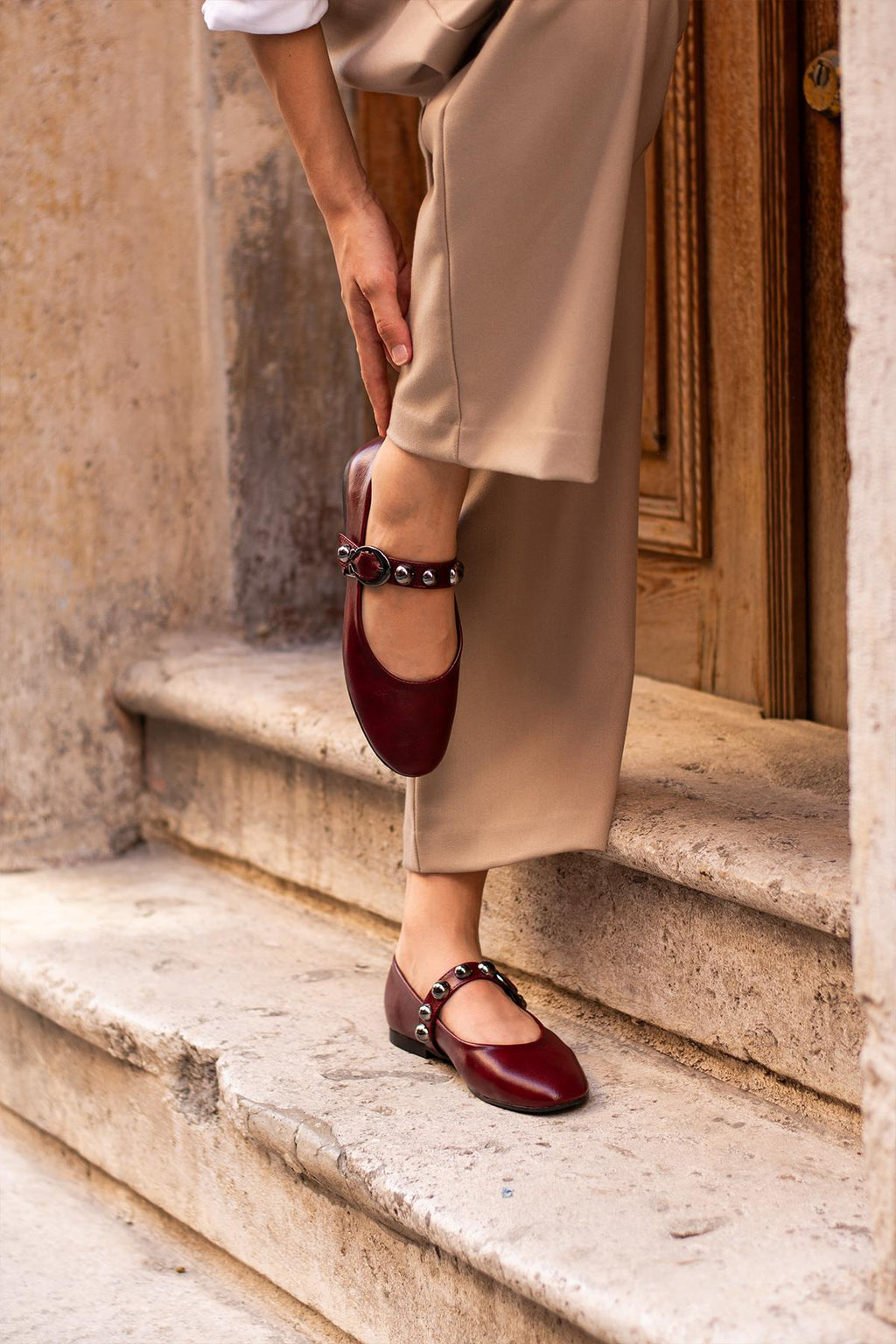 Despina Shoes Lile Bordo Suni Deri Kadın Babet – model üzerinde görünüm 4