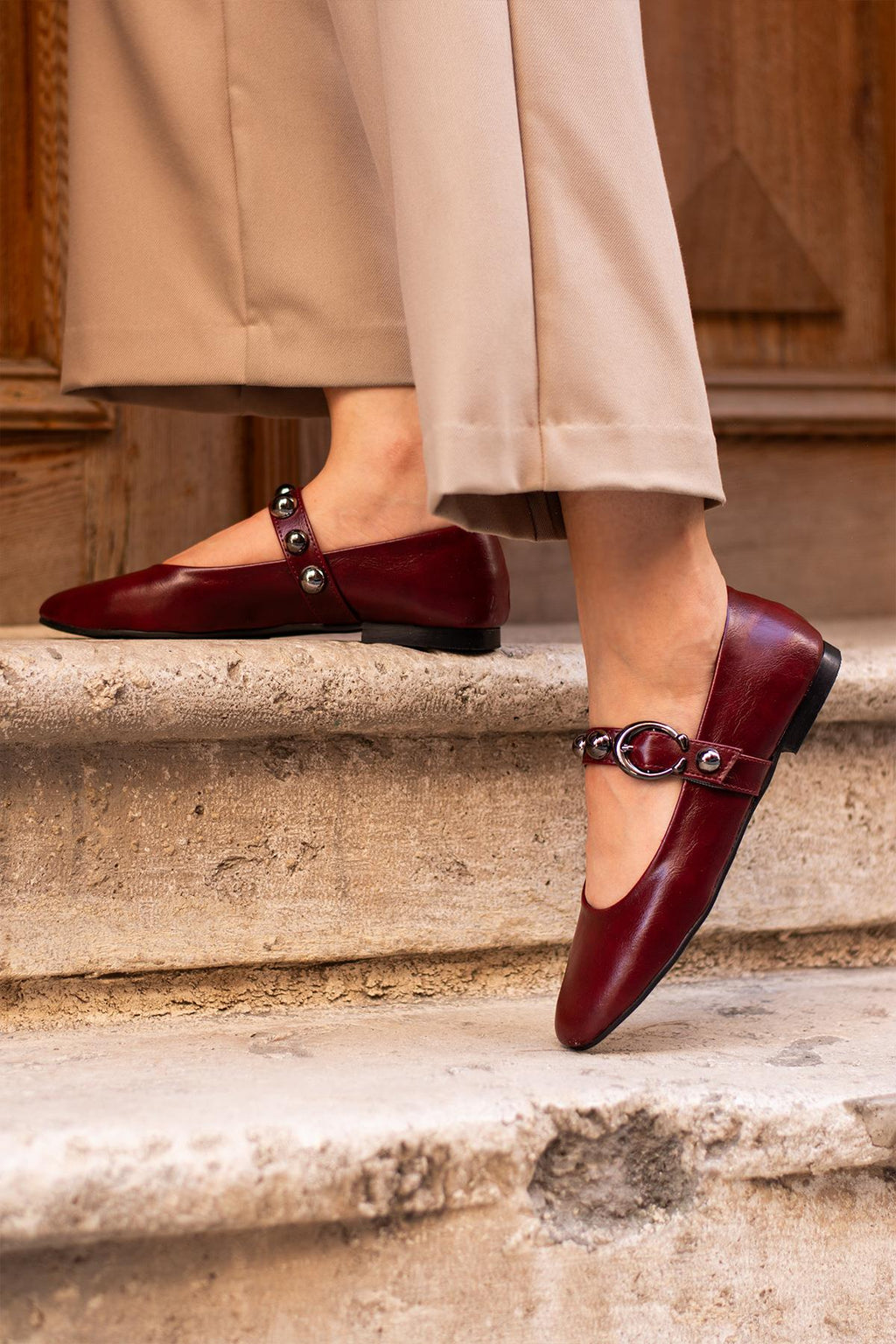 Despina Shoes Lile Bordo Suni Deri Kadın Babet – model üzerinde görünüm 5