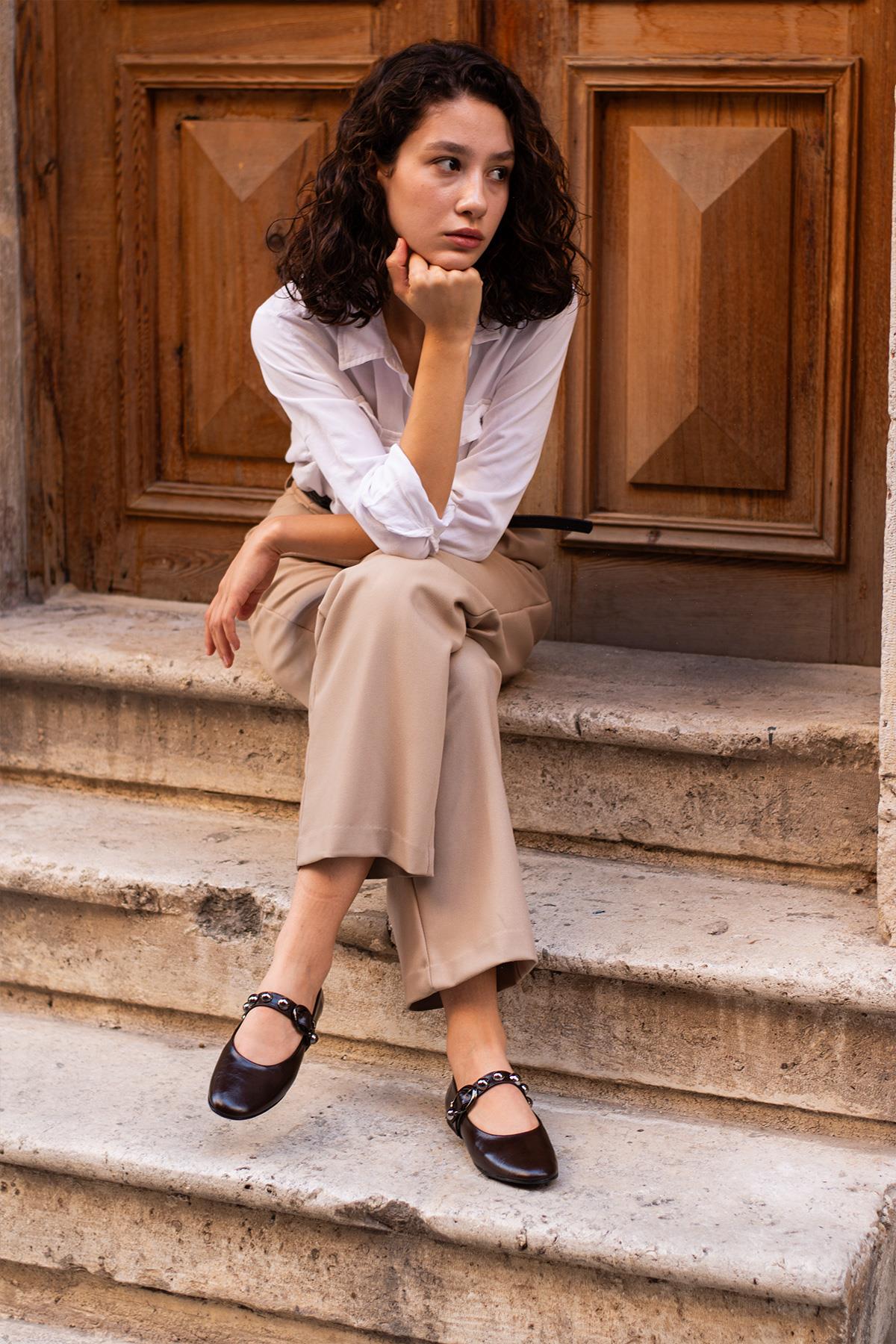 Despina Shoes Lile Kahverengi Suni Deri Kadın Babet – model üzerinde görünüm 2