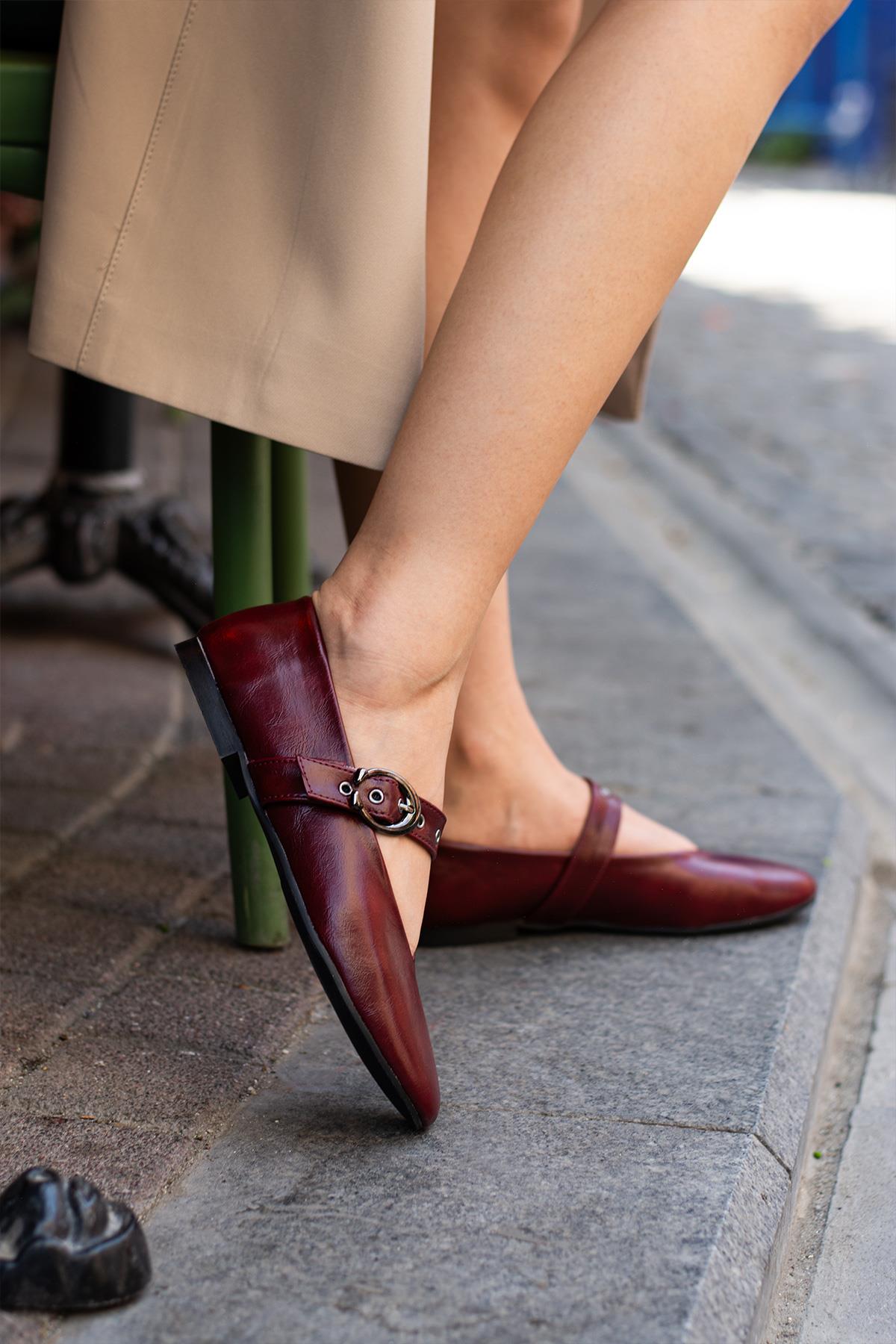 Despina Shoes Mary Bordo Suni Materyal Kadın Babet – model üzerinde görünüm 1