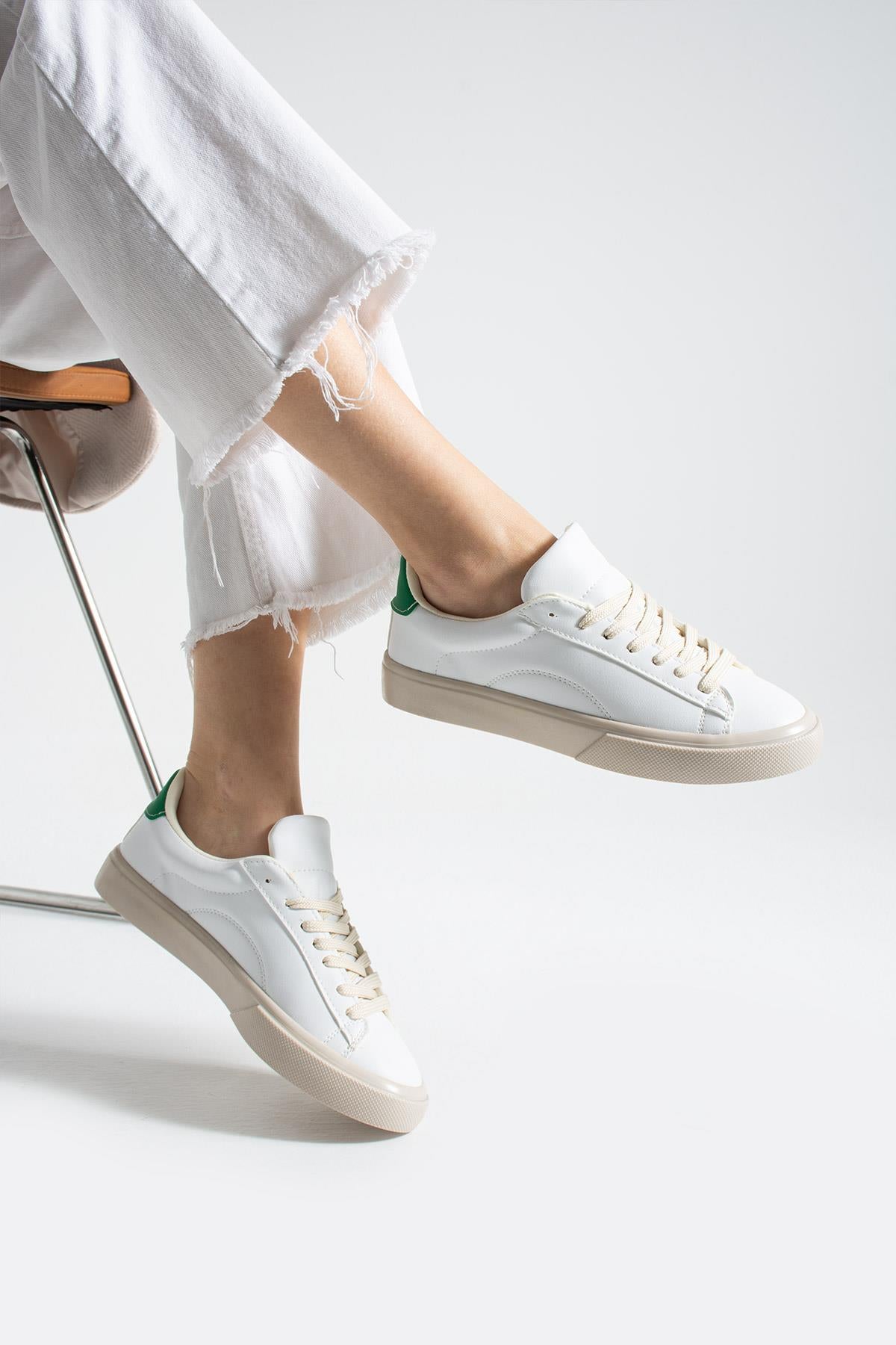 Despina Shoes Lena Beyaz-Haki Suni Deri Kadın Sneaker – model üzerinde görünüm 5