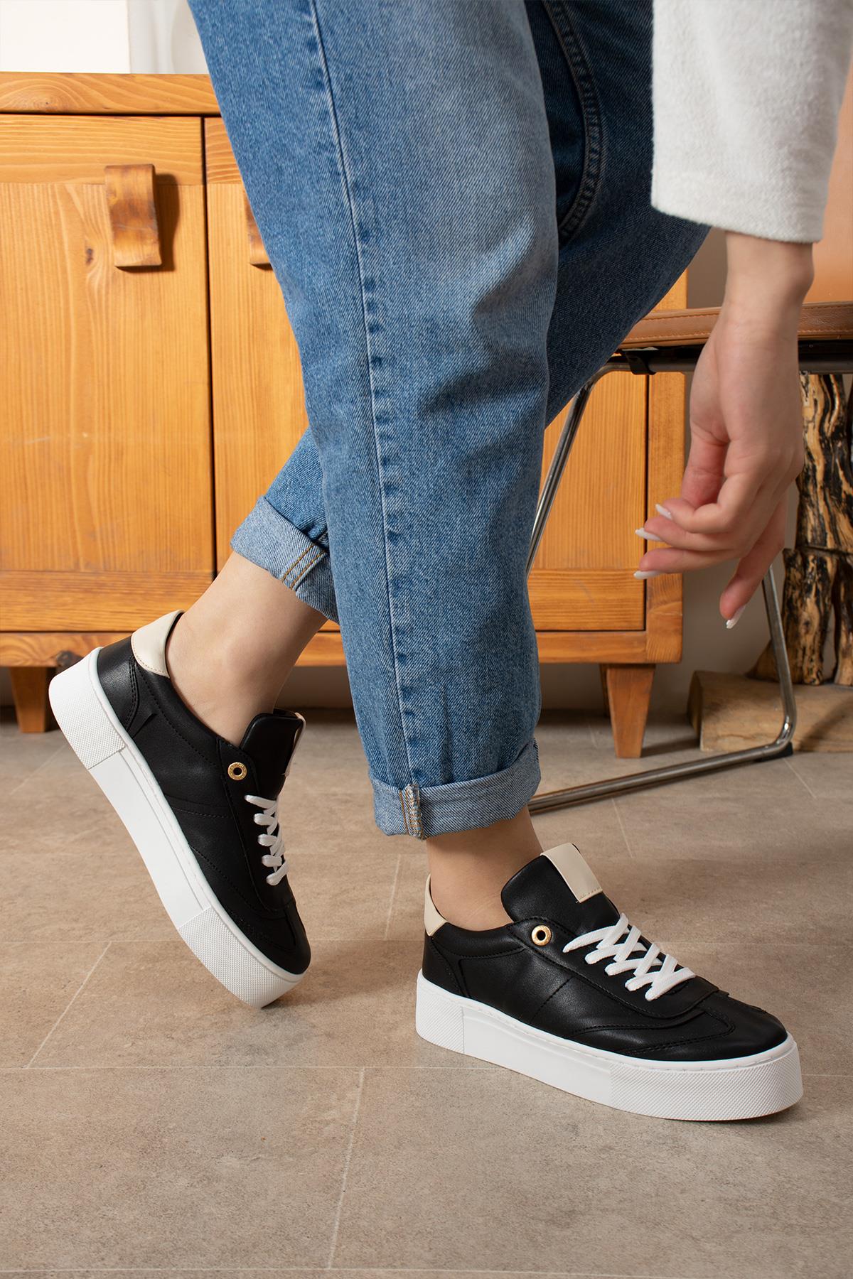 Despina Shoes Lika Siyah-Bej Suni Deri Kadın Sneaker – model üzerinde görünüm 4