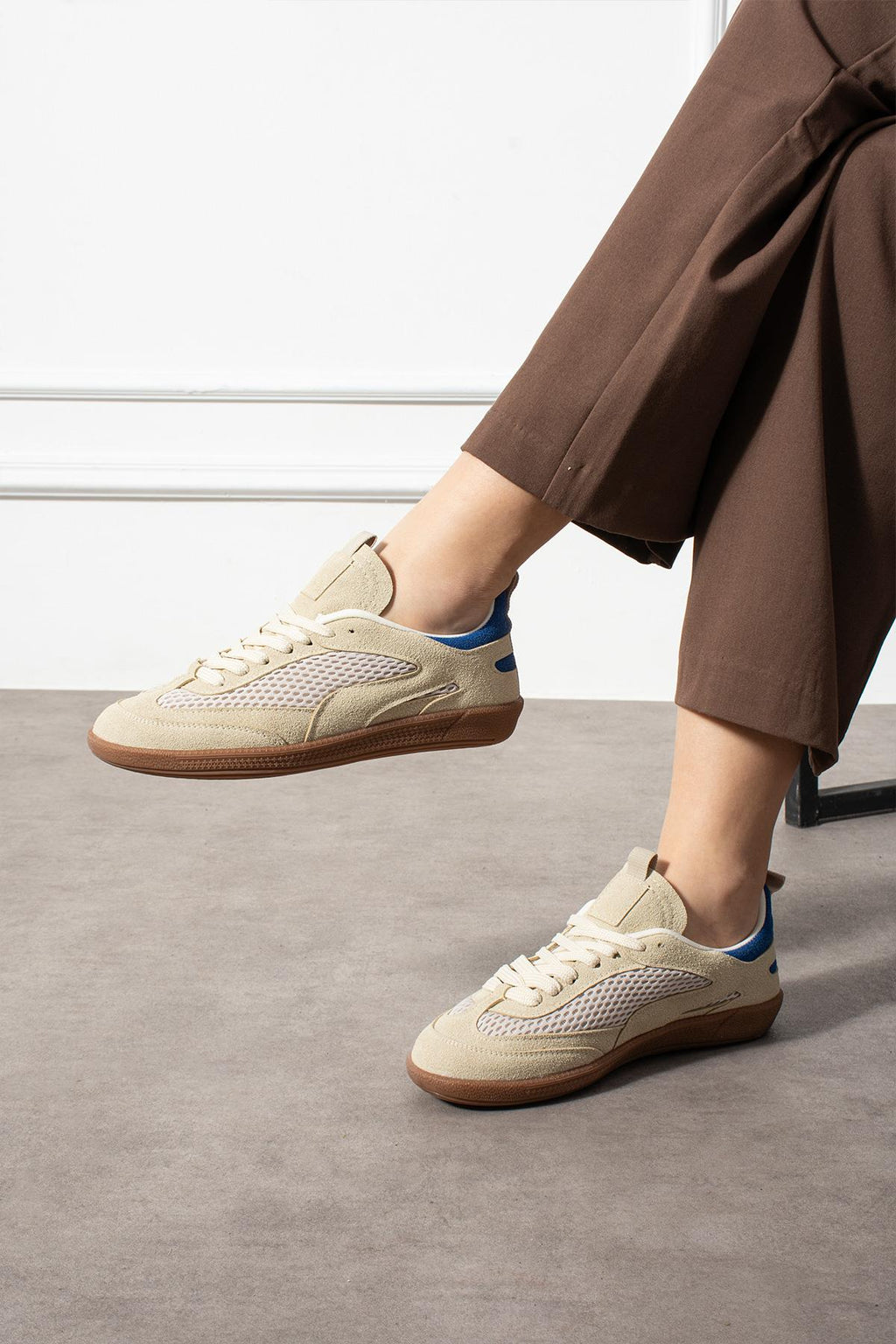Despina Shoes Lunera Bej Süet Dokulu Kadın Sneaker – model üzerinde görünüm 5
