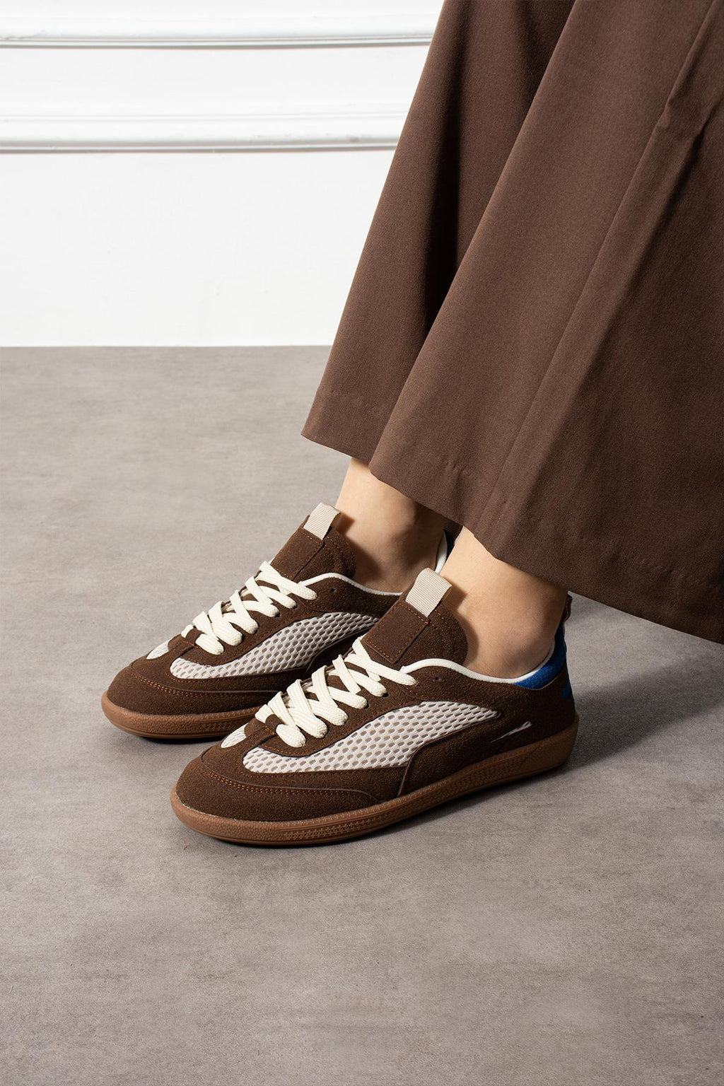 Despina Shoes Lunera Taba Süet Dokulu Kadın Sneaker – model üzerinde görünüm 1