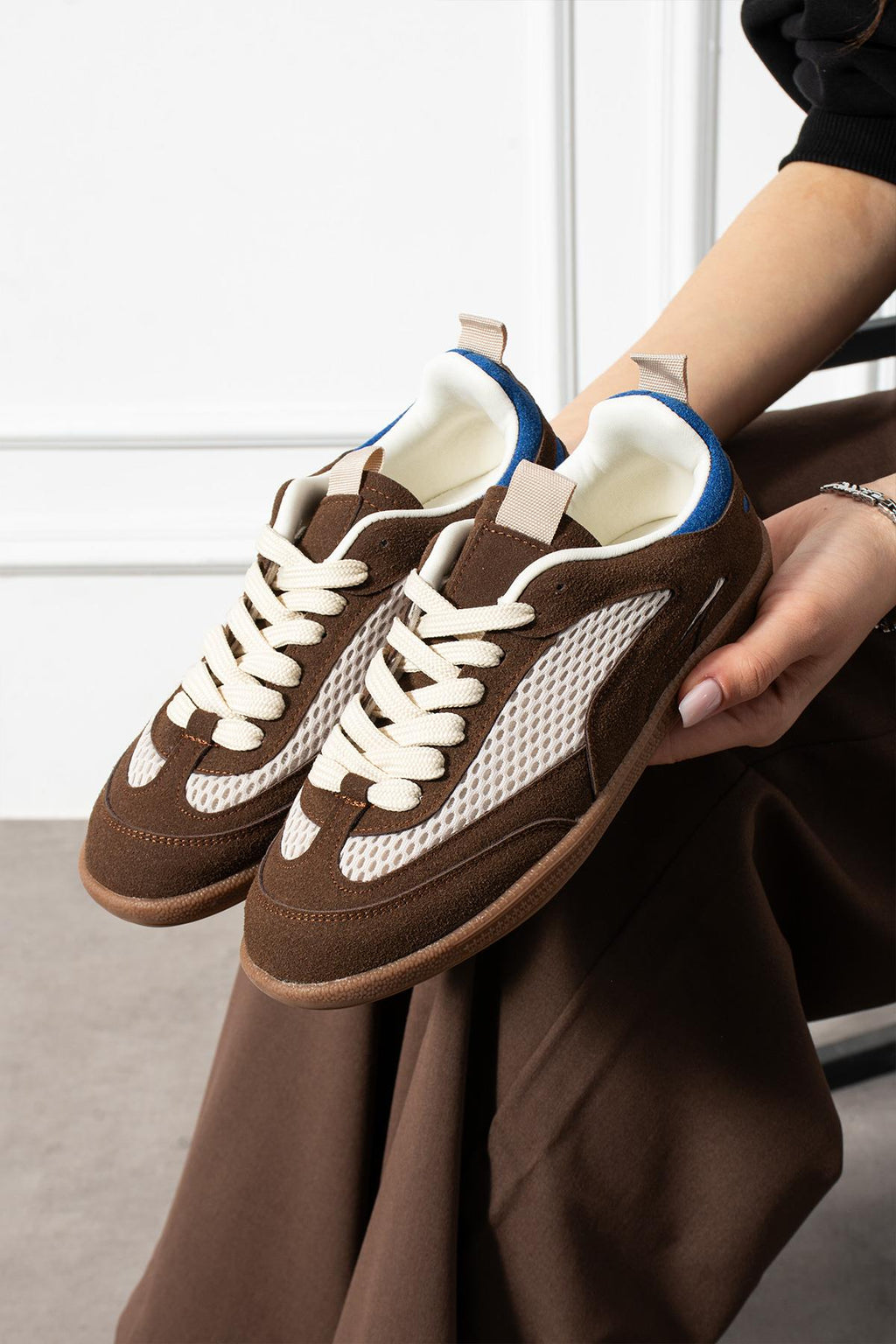 Despina Shoes Lunera Taba Süet Dokulu Kadın Sneaker – model üzerinde görünüm 2