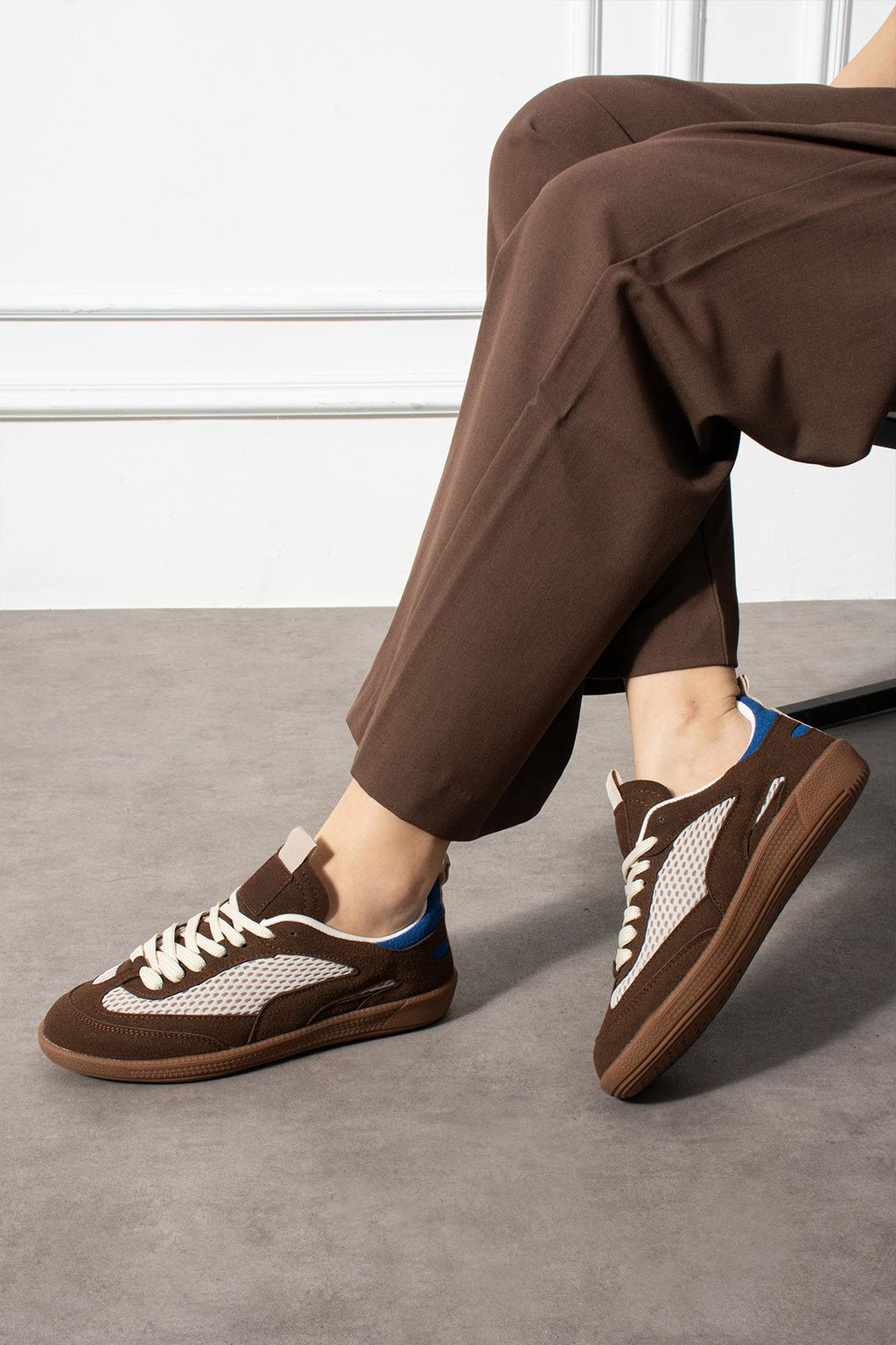 Despina Shoes Lunera Taba Süet Dokulu Kadın Sneaker – model üzerinde görünüm 3