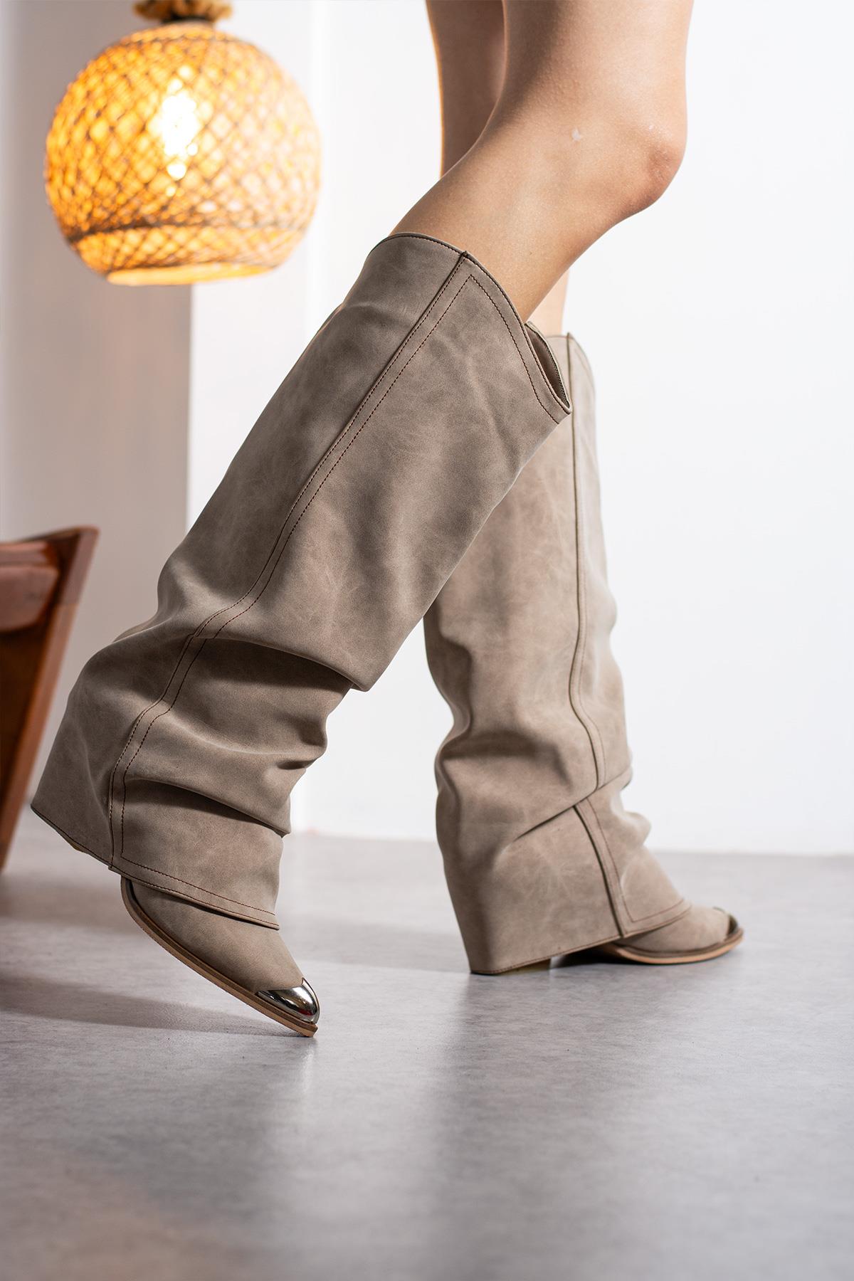 Despina Shoes Emily Bej Suni Deri Kadın Çizme – model üzerinde görünüm 5