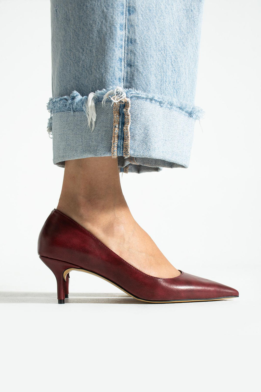 Despina Shoes Clara Bordo Suni Deri Kadın Topuklu Ayakkabı – model üzerinde görünüm 4