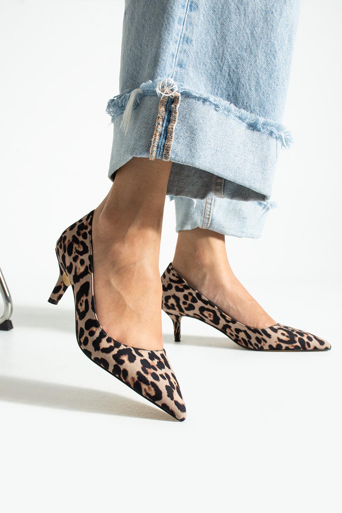 Despina Shoes Clara Leopar Suni Deri Kadın Topuklu Ayakkabı – model üzerinde görünüm 1
