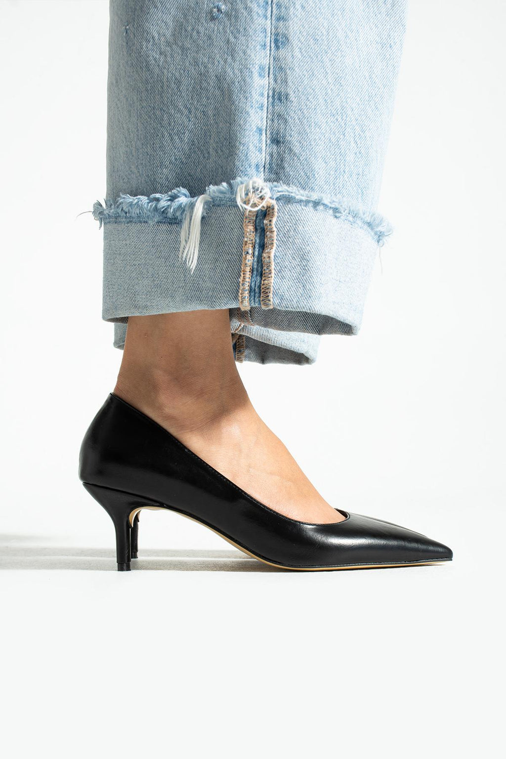 Despina Shoes Clara Siyah Suni Deri Kadın Topuklu Ayakkabı – model üzerinde görünüm 2