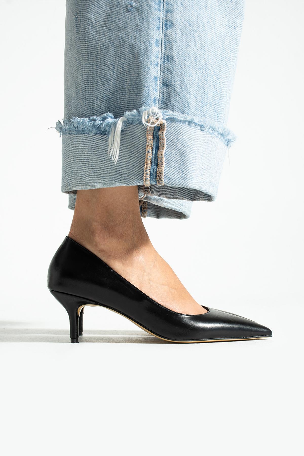 Despina Shoes Clara Siyah Suni Deri Kadın Topuklu Ayakkabı – model üzerinde görünüm 2