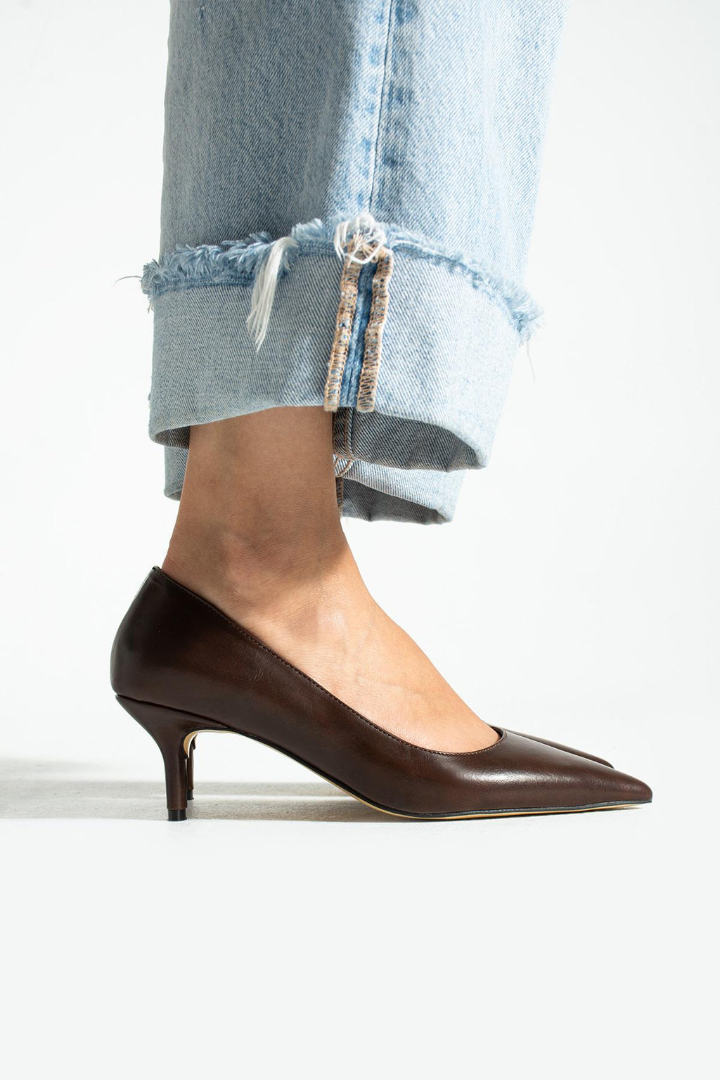 Despina Shoes Clara Kahverengi Suni Deri Kadın Topuklu Ayakkabı – model üzerinde görünüm 3