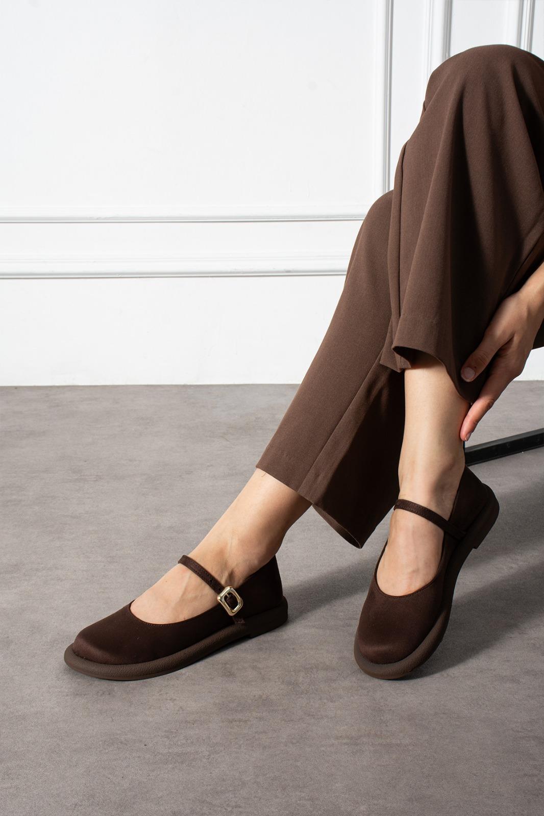 Despina Shoes Bety Kahverengi Süet Dokulu Kadın Loafer – model üzerinde görünüm 3