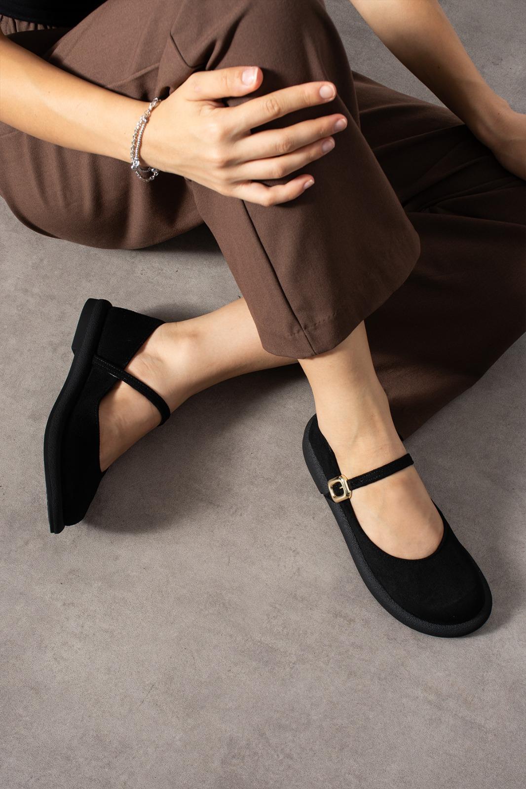 Despina Shoes Bety Siyah Süet Dokulu Kadın Loafer – model üzerinde görünüm 5