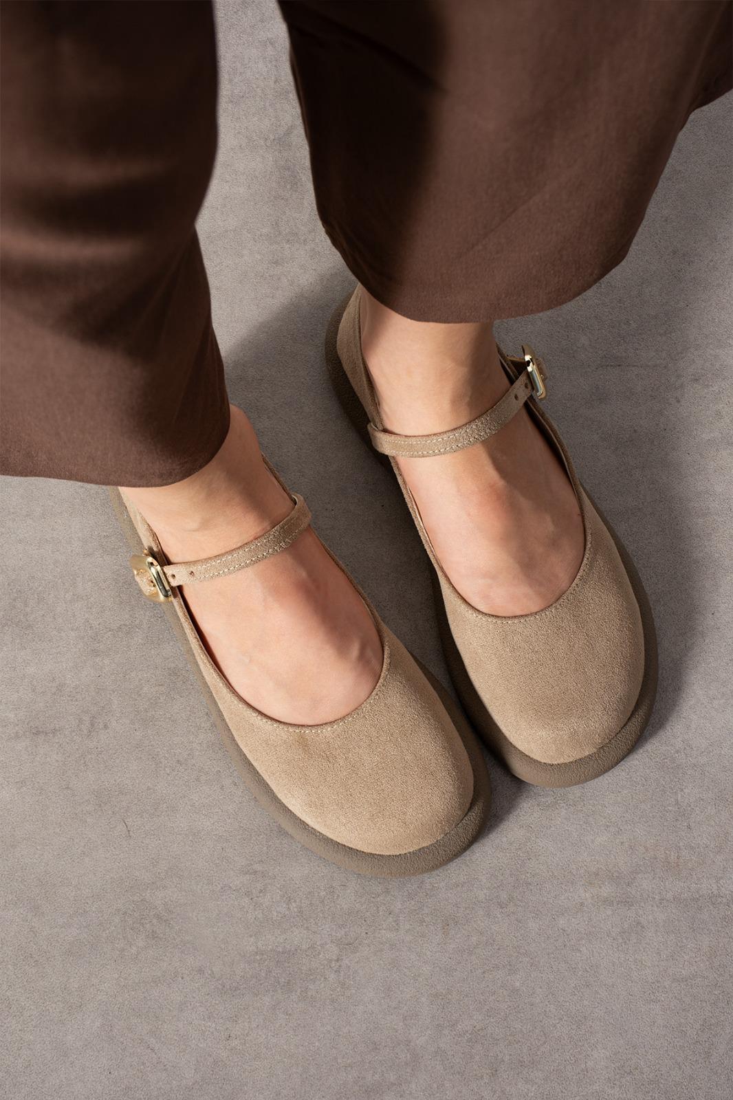 Despina Shoes Bety Vizon Süet Dokulu Kadın Loafer – model üzerinde görünüm 3