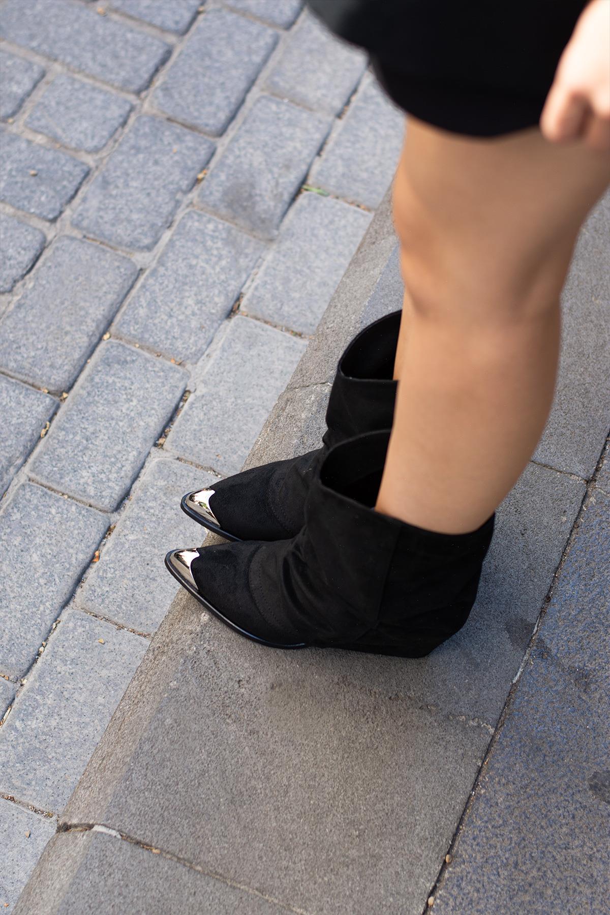 Despina Shoes Sely Siyah Süet Dokulu Kadın Bot – model üzerinde görünüm 2