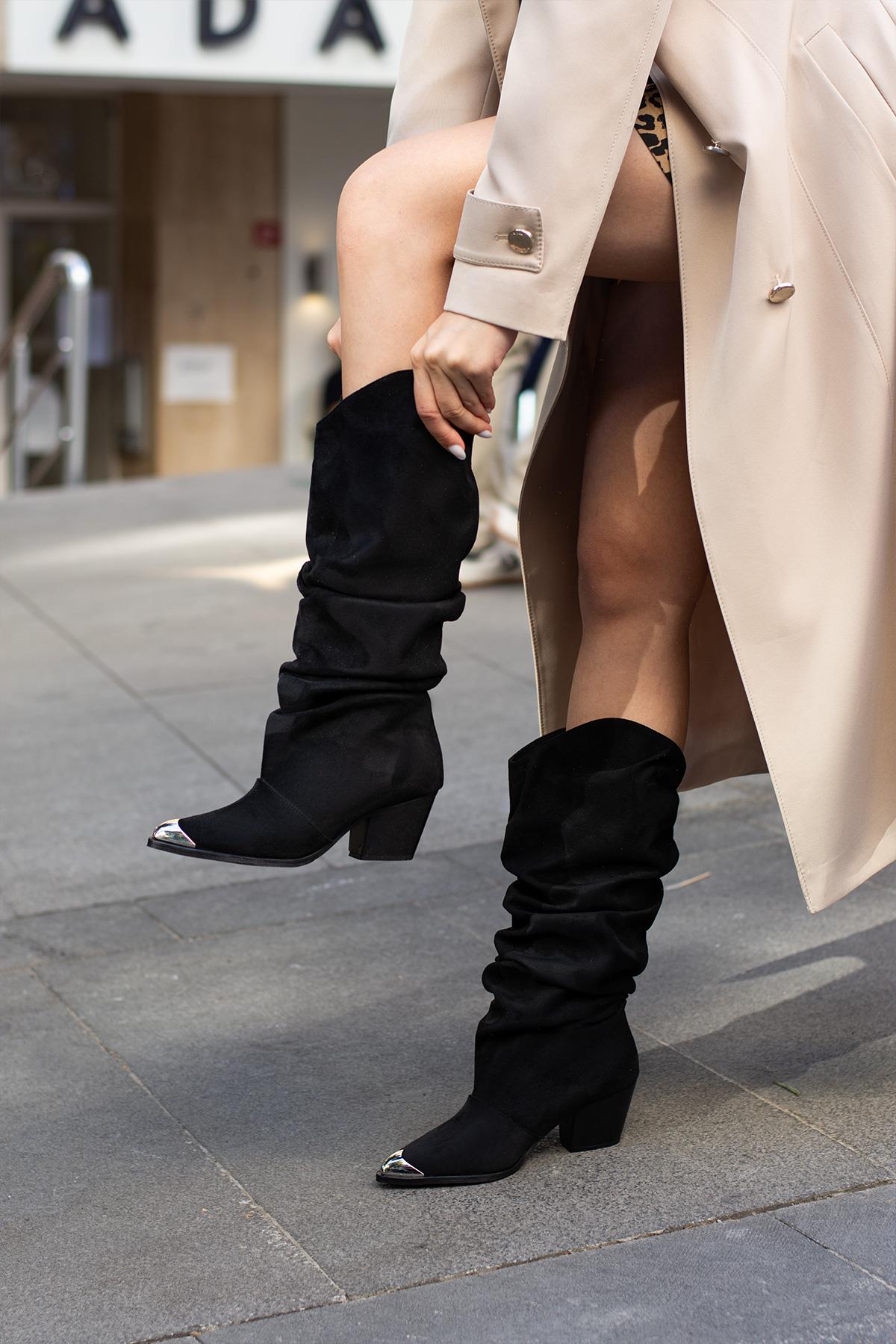 Despina Shoes Emily Siyah Süet Dokulu Kadın Çizme – model üzerinde görünüm 3