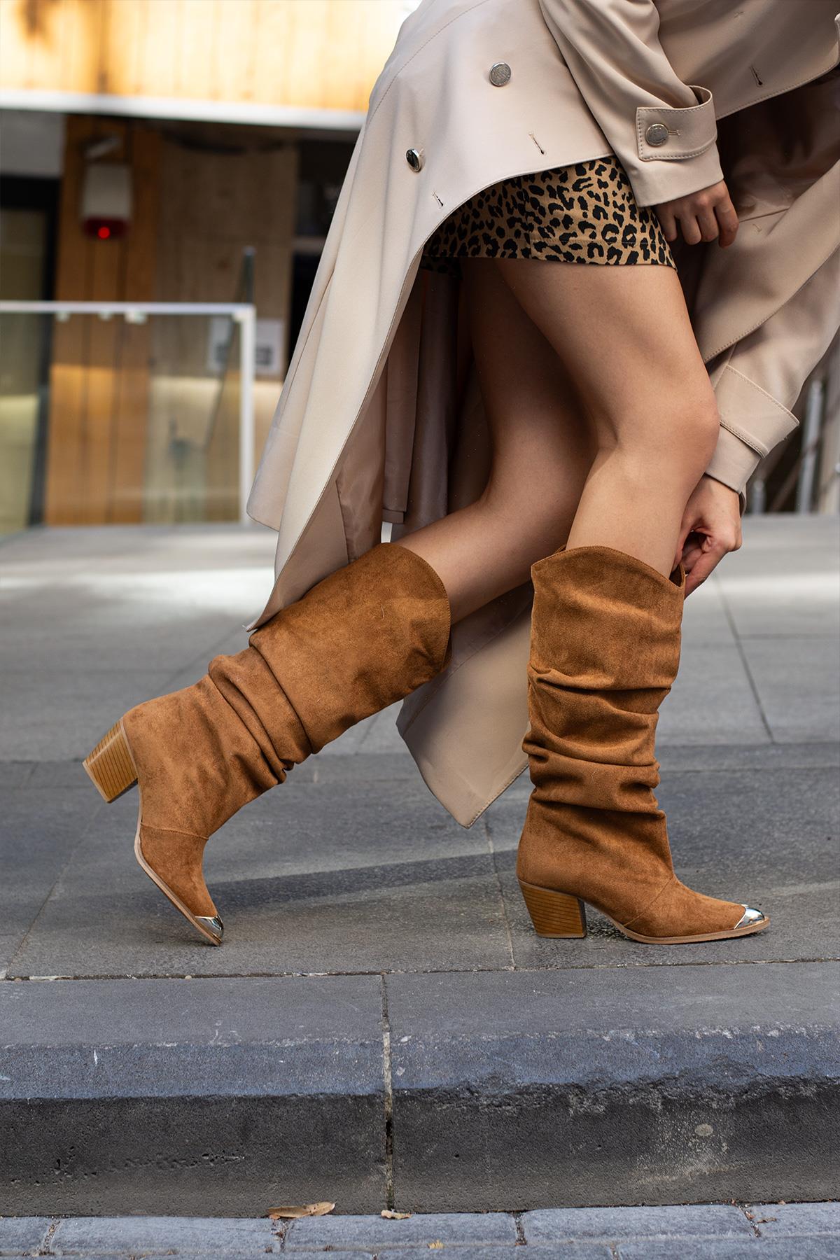 Despina Shoes Emily Taba Süet Dokulu Kadın Çizme – model üzerinde görünüm 3