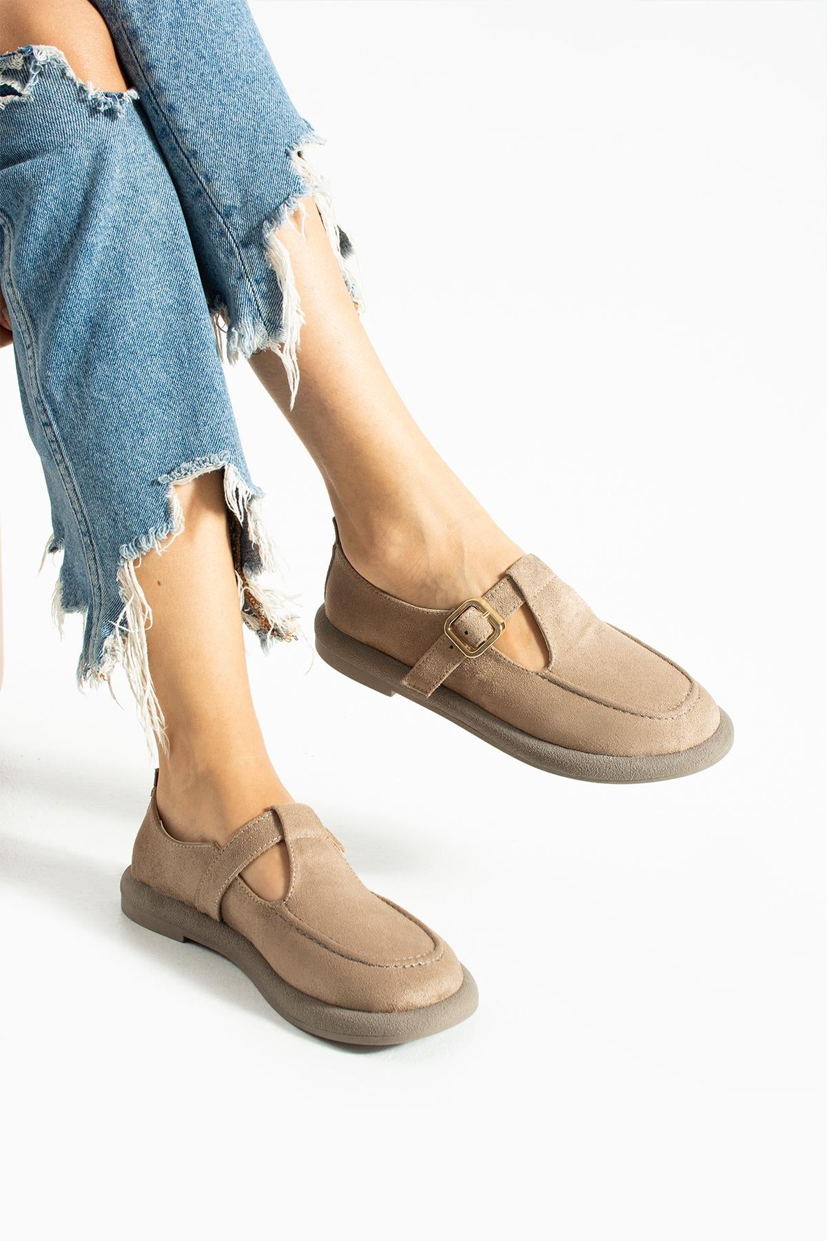 Despina Shoes Olivia Bej Süet Dokulu Kadın Loafer – model üzerinde görünüm 2