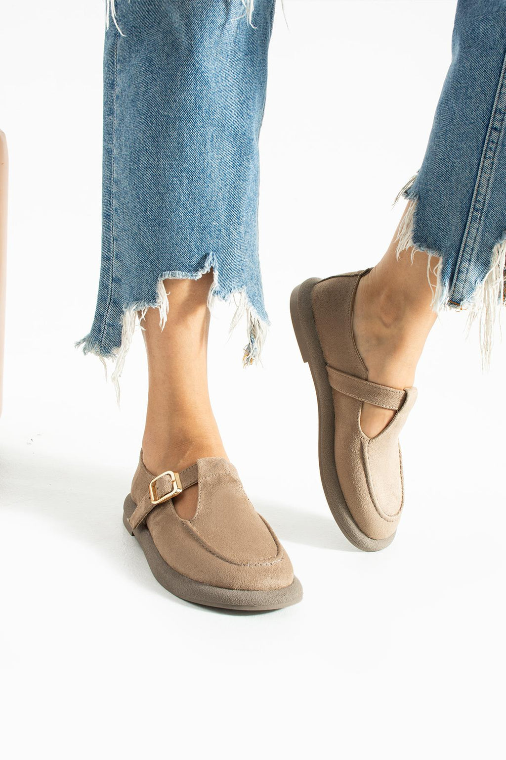 Despina Shoes Olivia Bej Süet Dokulu Kadın Loafer – model üzerinde görünüm 3