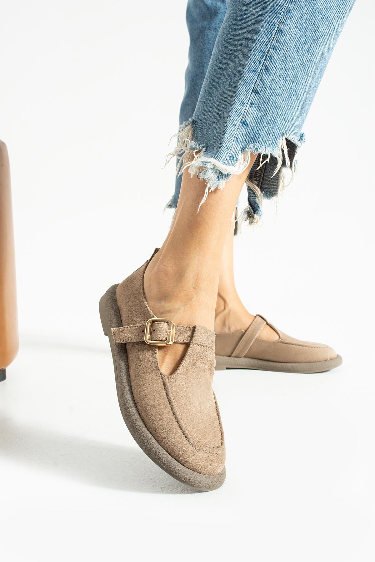 Despina Shoes Olivia Bej Süet Dokulu Kadın Loafer – model üzerinde görünüm 4