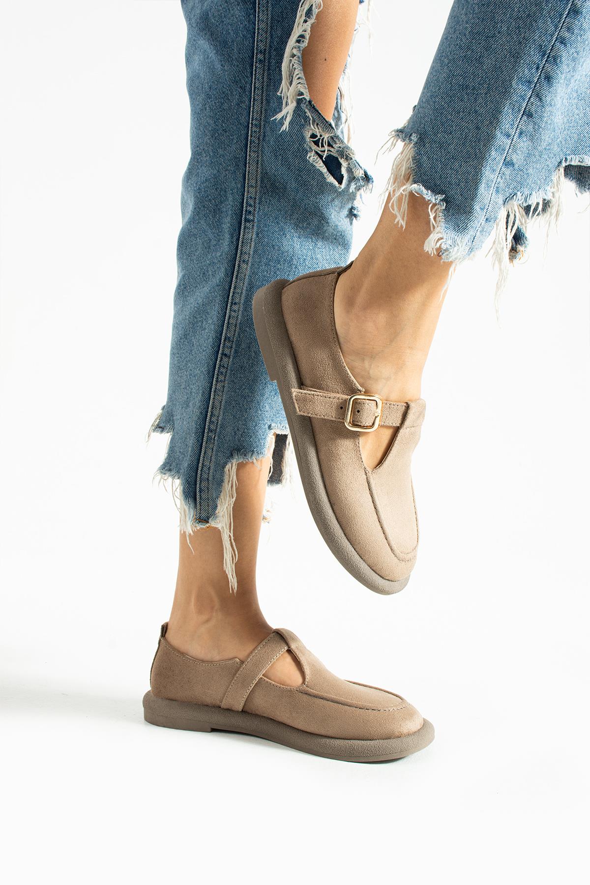 Despina Shoes Olivia Bej Süet Dokulu Kadın Loafer – model üzerinde görünüm 5