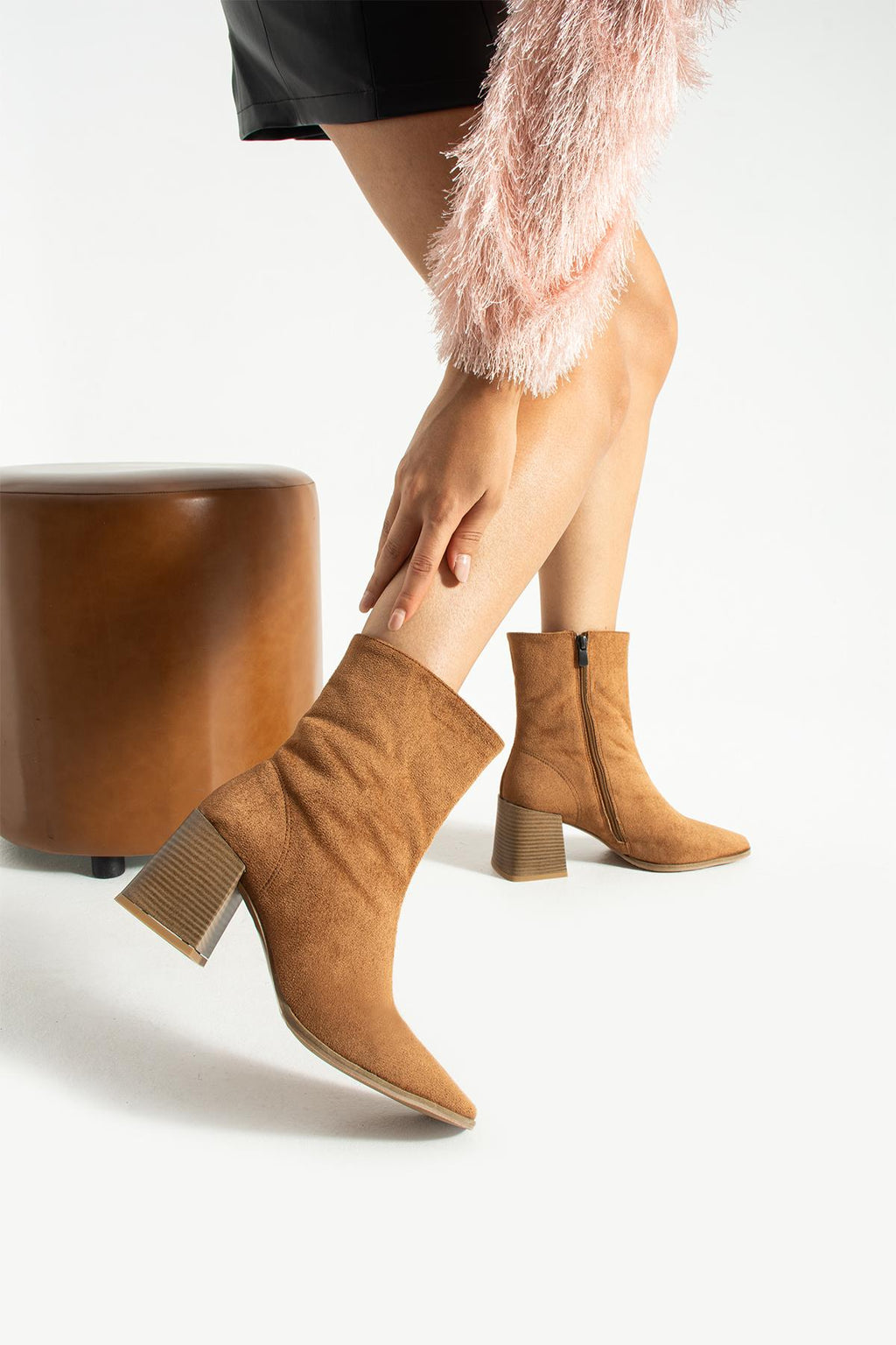 Despina Shoes Nola Taba Süet Dokulu Kadın Bot – model üzerinde görünüm 4