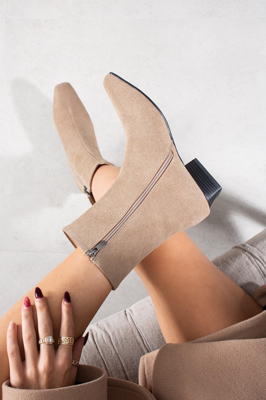 Despina Shoes Carla Vizon Süet Dokulu Kadın Bot – model üzerinde görünüm 4