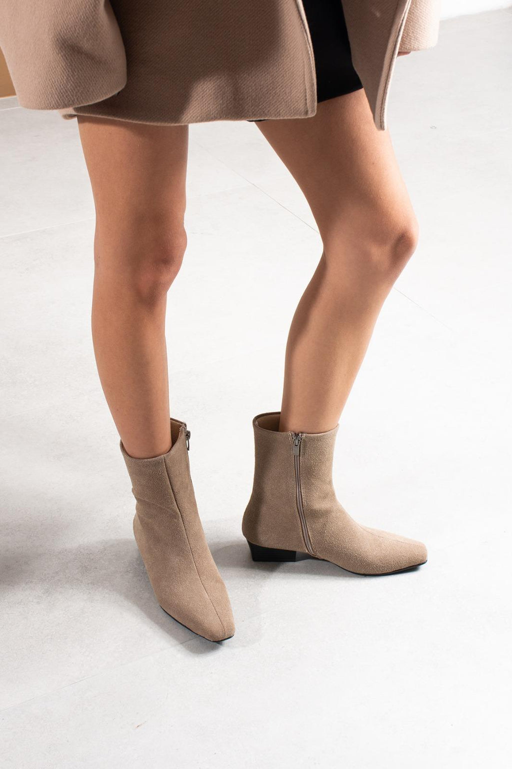 Despina Shoes Carla Vizon Süet Dokulu Kadın Bot – model üzerinde görünüm 2