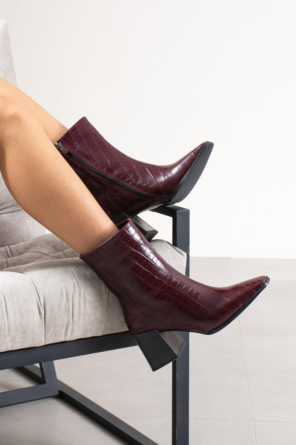 Despina Shoes Nola Bordo Kroko Desenli Kadın Bot – model üzerinde görünüm 5