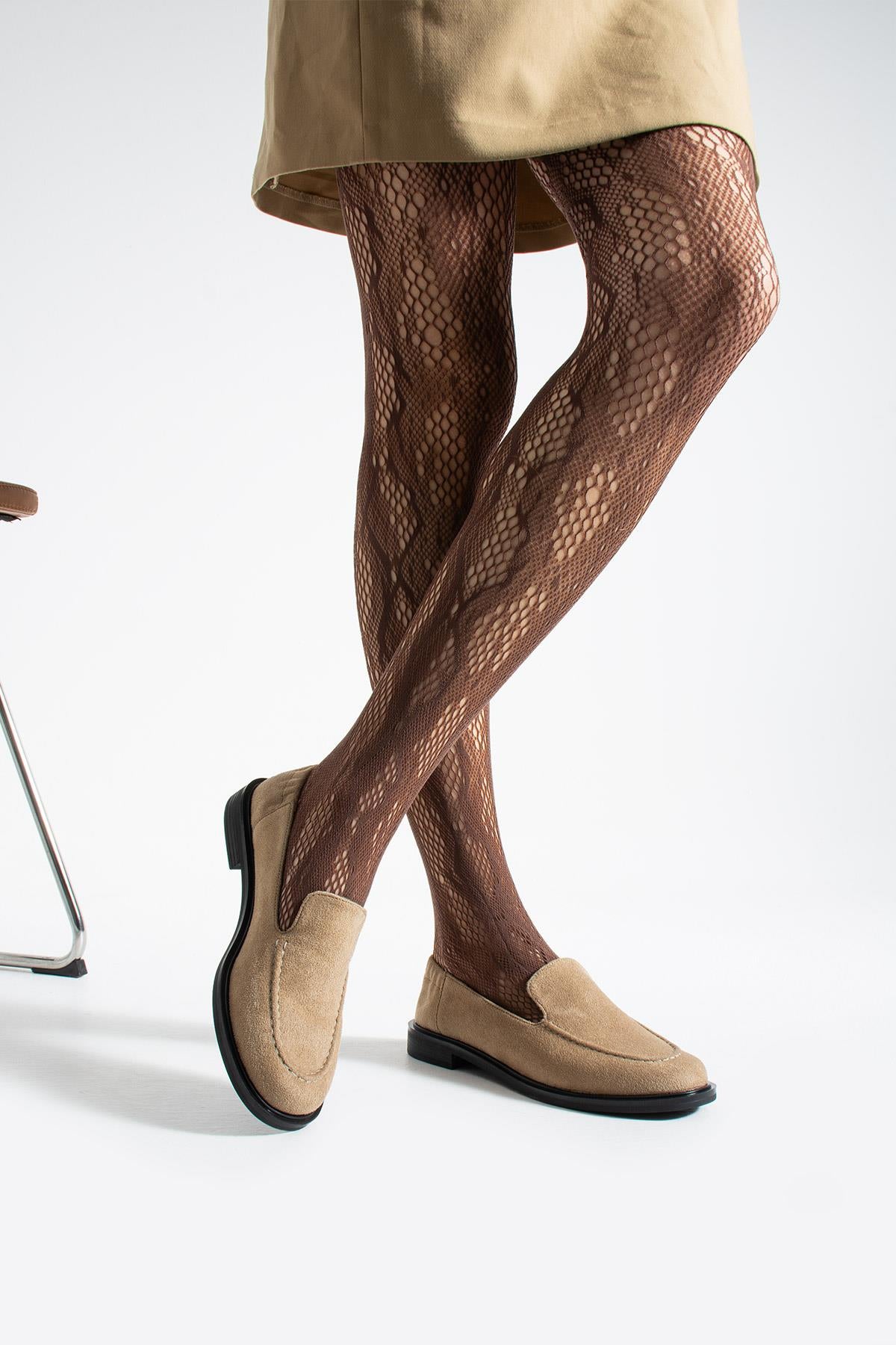 Despina Shoes Abel Bej Süet Dokulu Kadın Loafer – model üzerinde görünüm 4