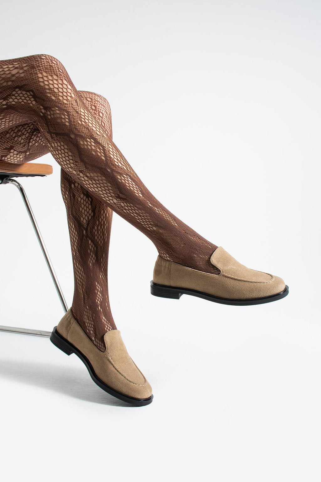 Despina Shoes Abel Bej Süet Dokulu Kadın Loafer – model üzerinde görünüm 5