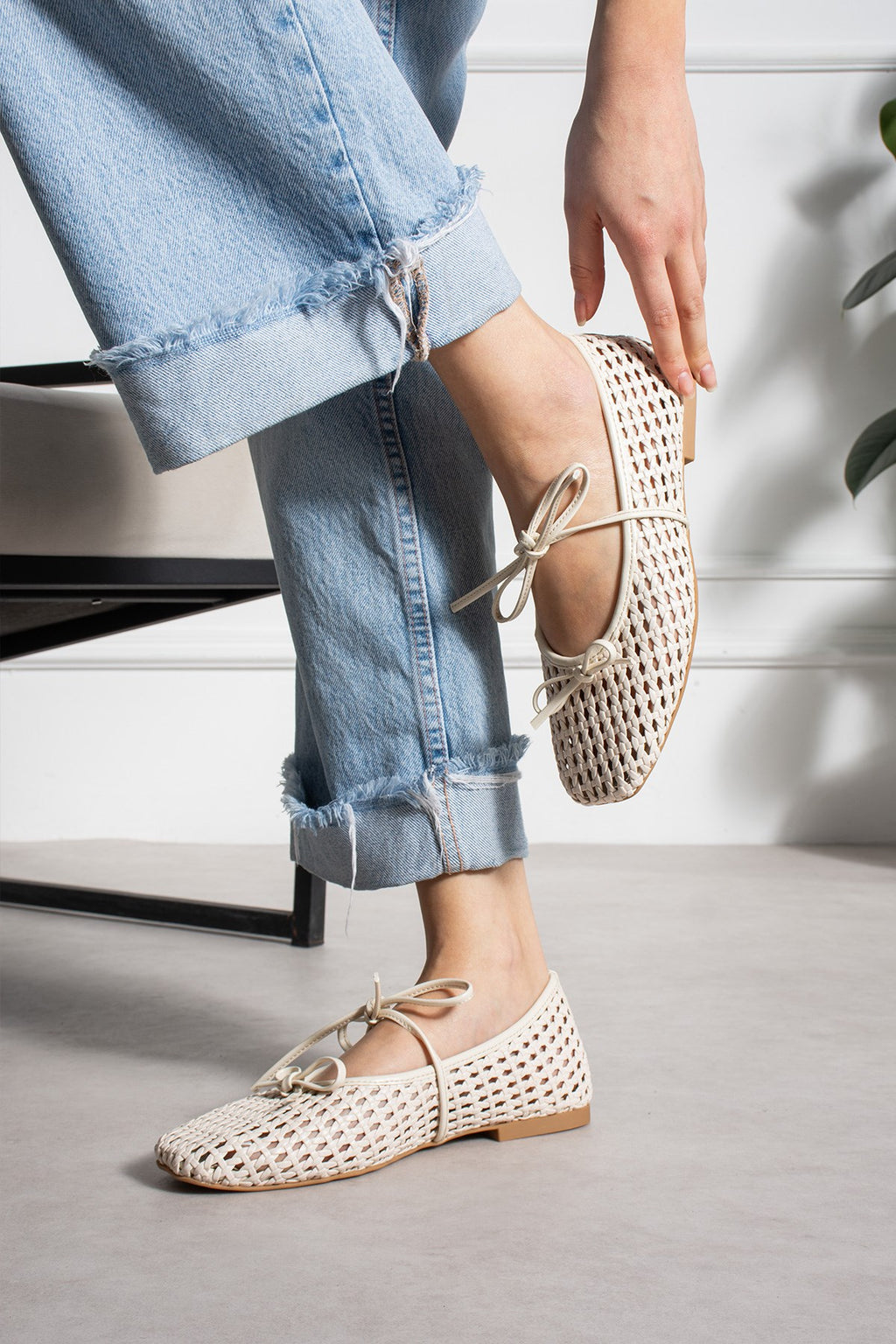Despina Shoes Marta Bej Suni Deri Kadın Babet – model üzerinde görünüm 5
