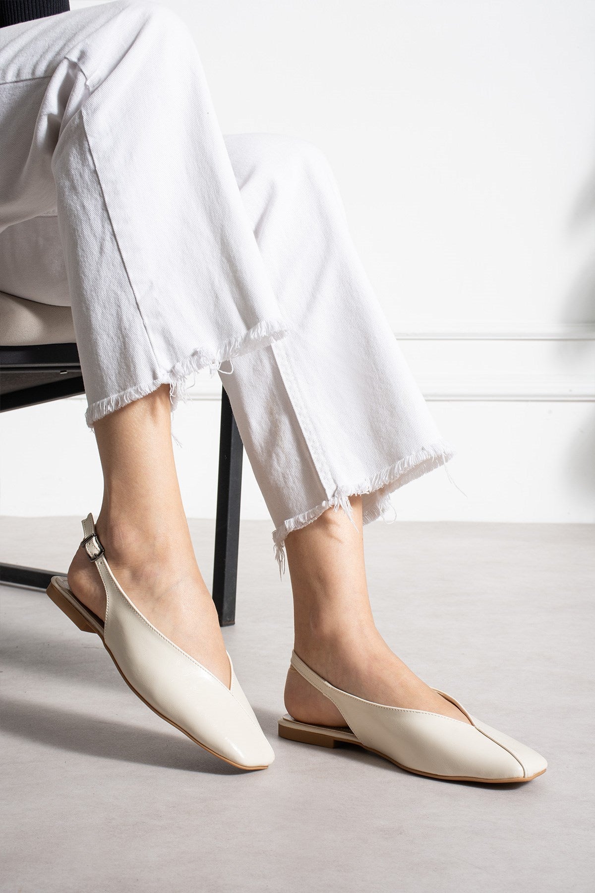 Despina Shoes Mia Bej Suni Deri Kadın Babet – model üzerinde görünüm 5