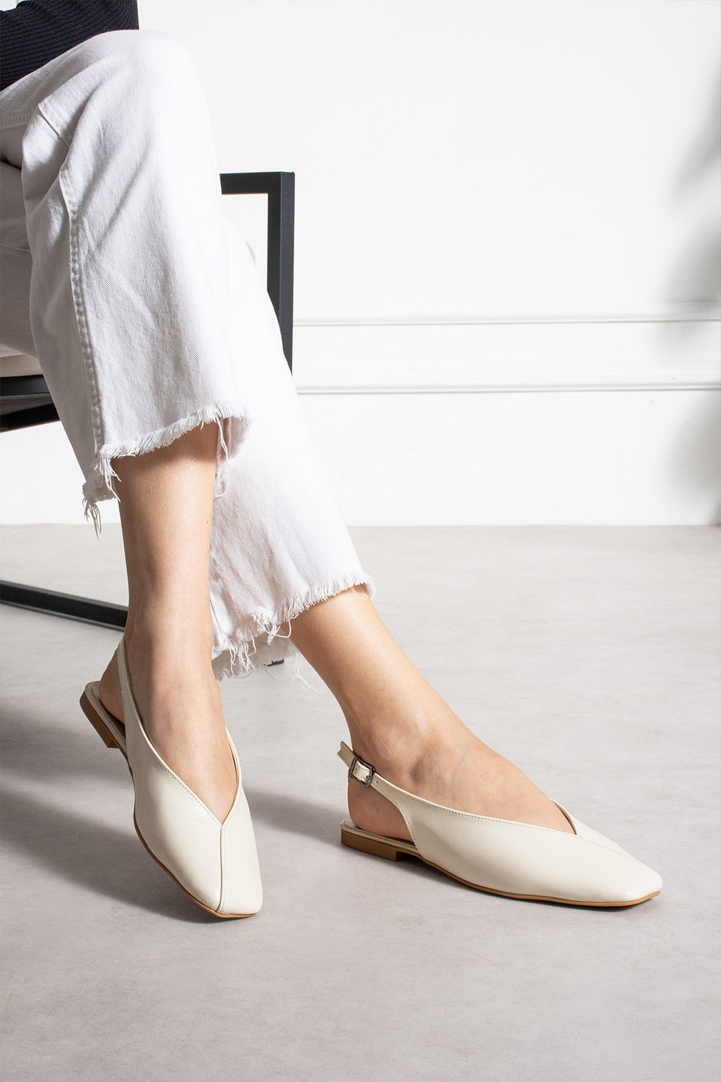 Despina Shoes Mia Bej Suni Deri Kadın Babet – model üzerinde görünüm 4