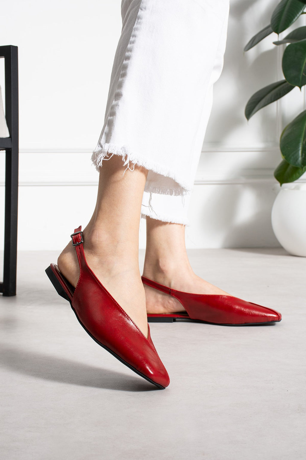 Despina Shoes Mia Kırmızı Suni Deri Kadın Babet – model üzerinde görünüm 4