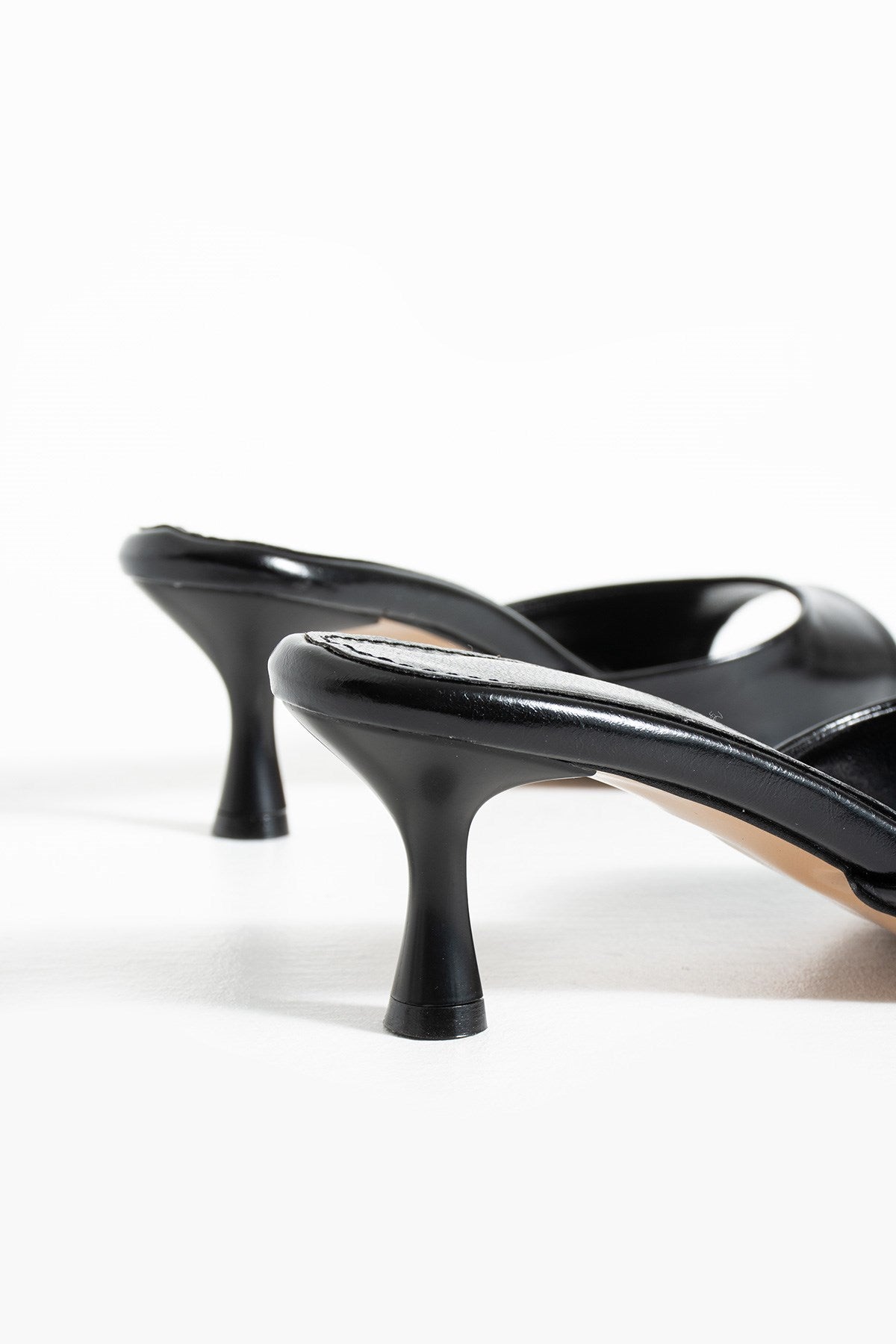 Despina Shoes Loren Siyah Suni Deri Kadın Topuklu Terlik – yakın detay 6