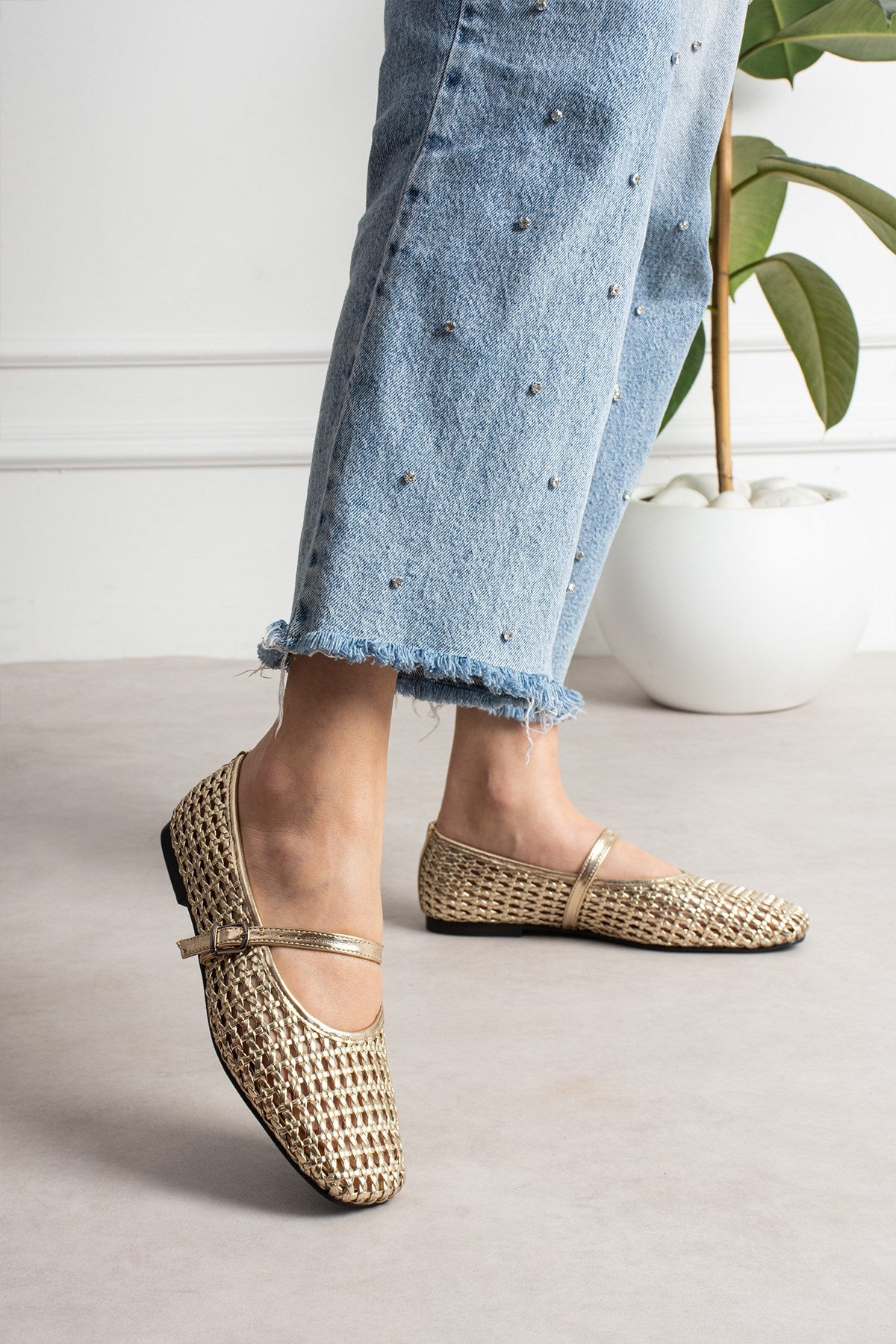Despina Shoes Madsen Gold Suni Deri Kadın Babet – model üzerinde görünüm 5