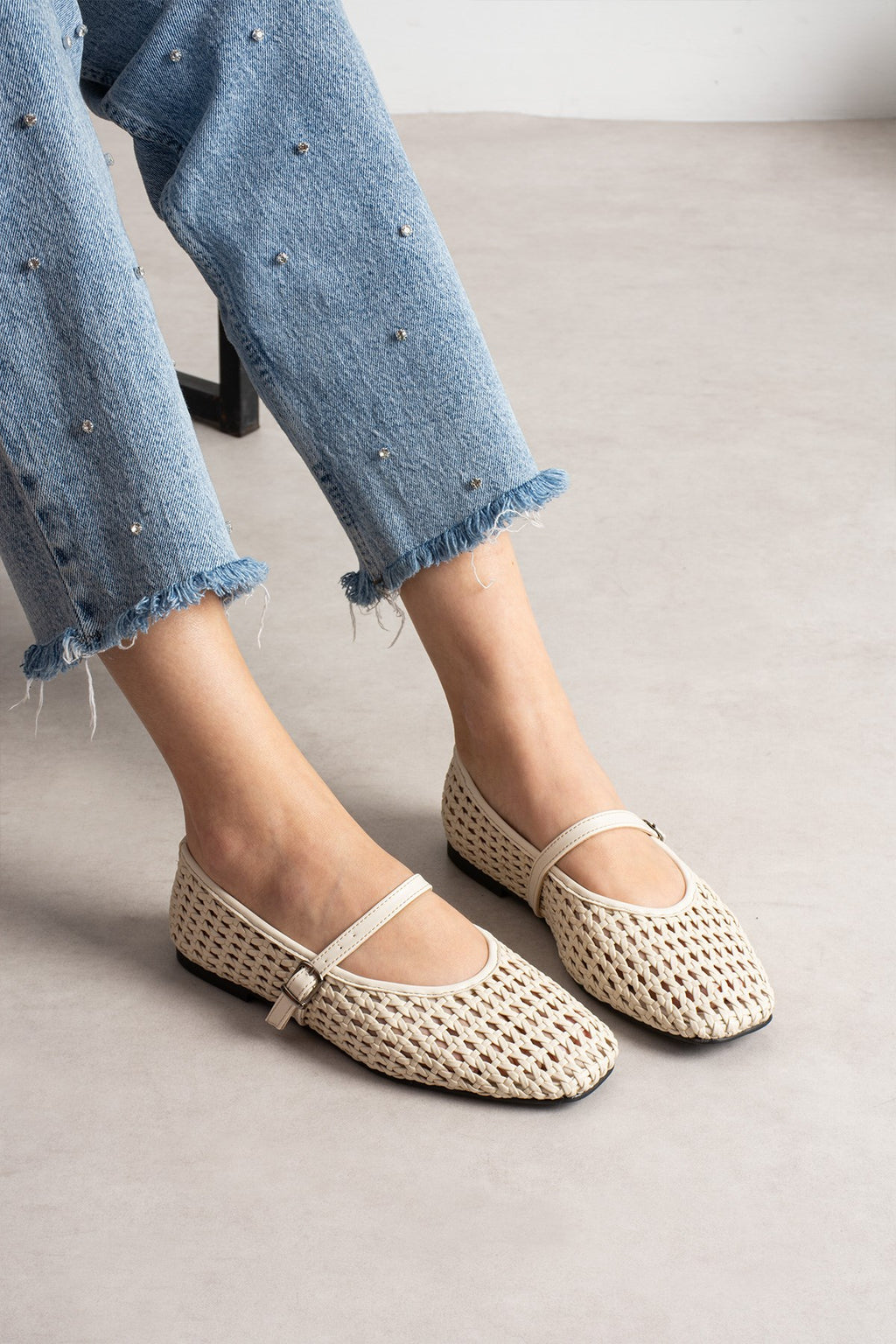 Despina Shoes Madsen Bej Suni Deri Kadın Babet – model üzerinde görünüm 4