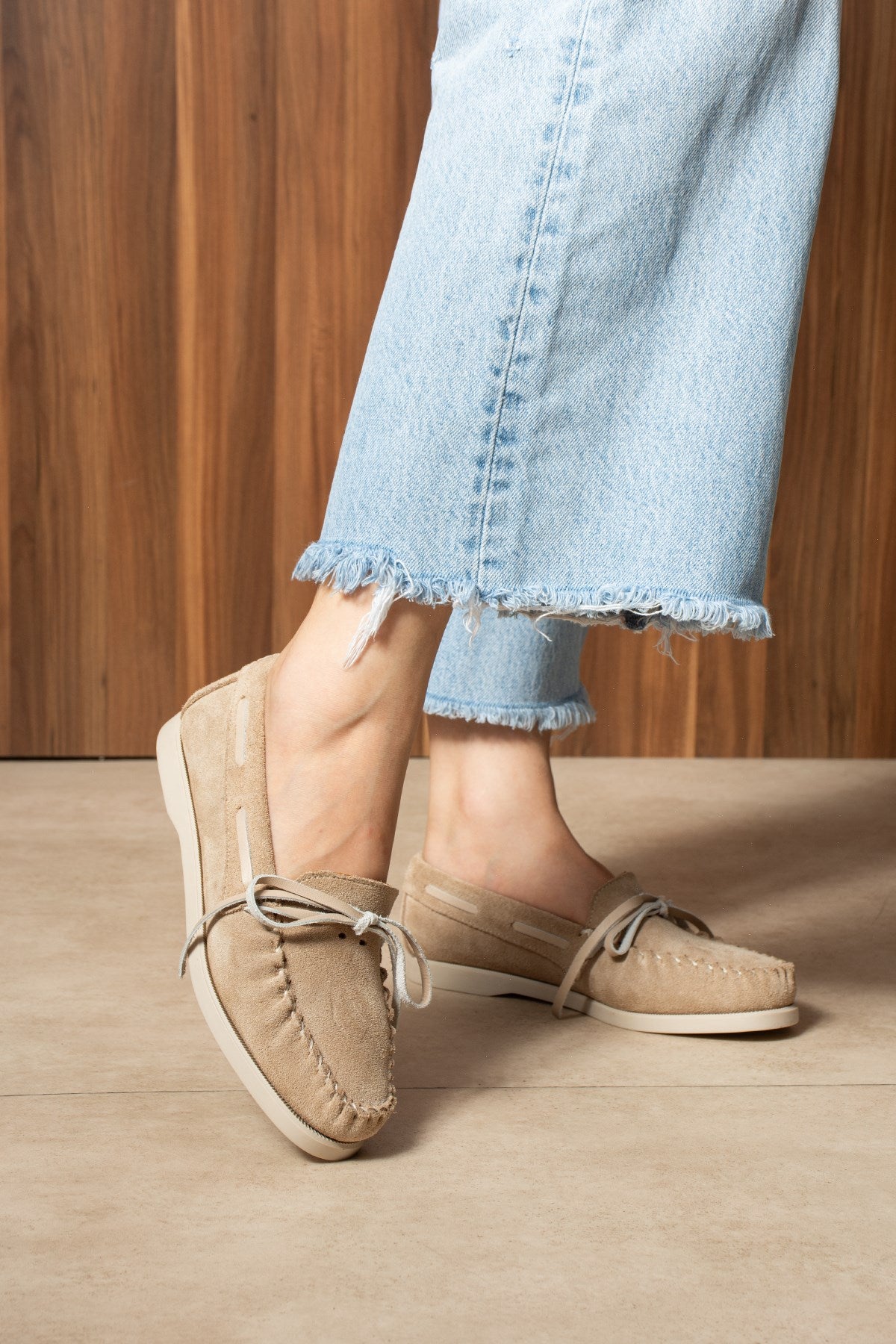 Despina Shoes Amalfi Bej Hakiki Deri Kadın Loafer – model üzerinde görünüm 4