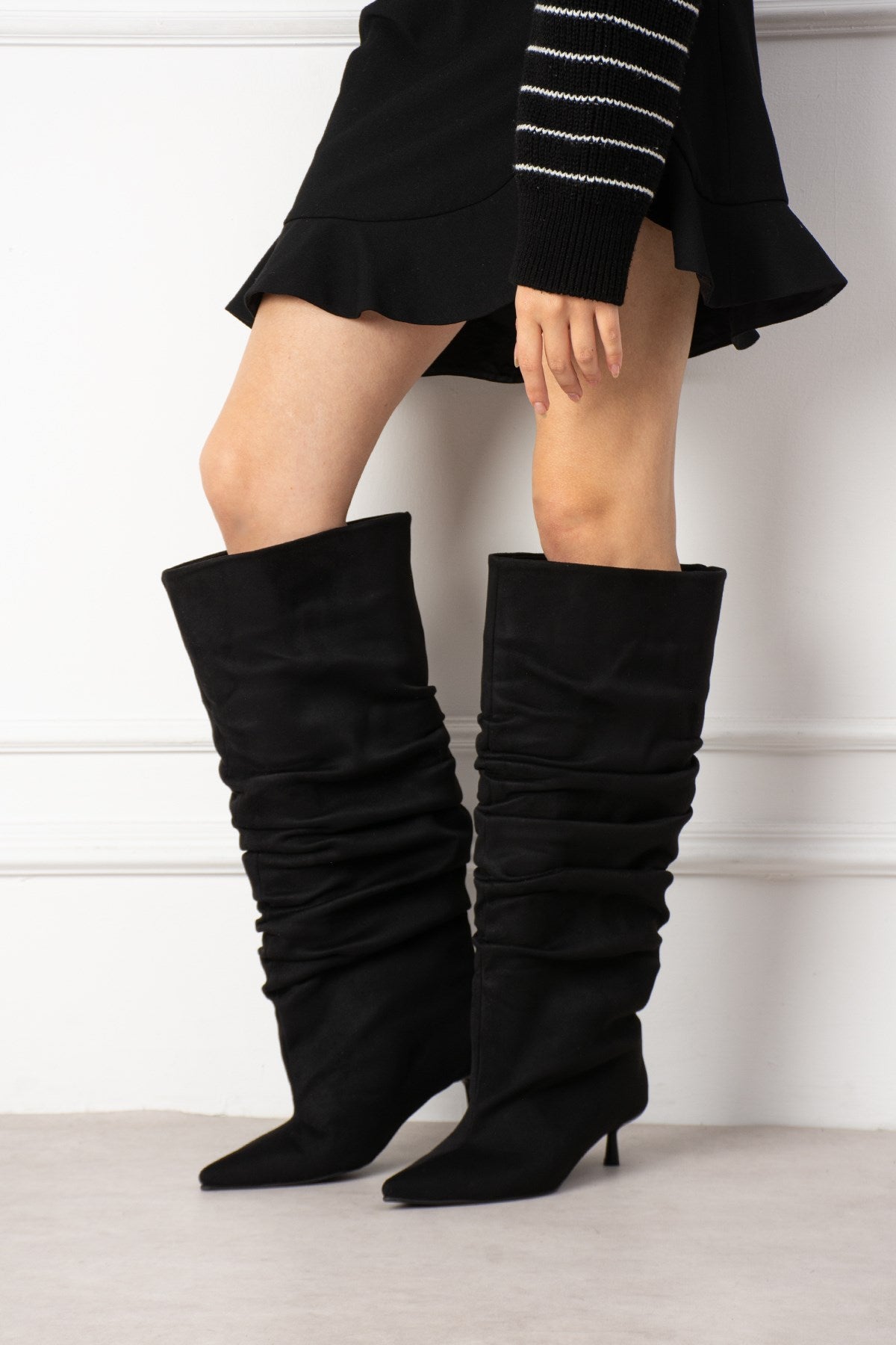 Despina Shoes Marco Siyah Süet Dokulu XL Geniş Konç Kadın Çizme – model üzerinde görünüm 3